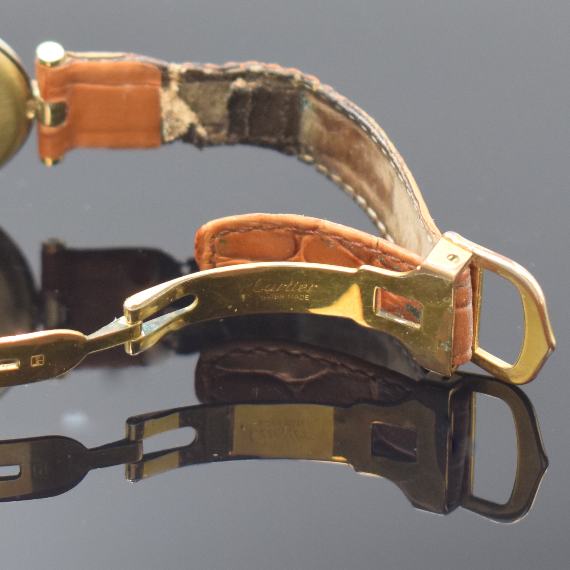 Detail b: CARTIER Vermeil Damenarmbanduhr Referenz 1861, Schweiz um 1990, quarz, verg. 925er Silbergeh. inkl. Lederband (zu ern.) mit orig. Faltschl., Boden ...