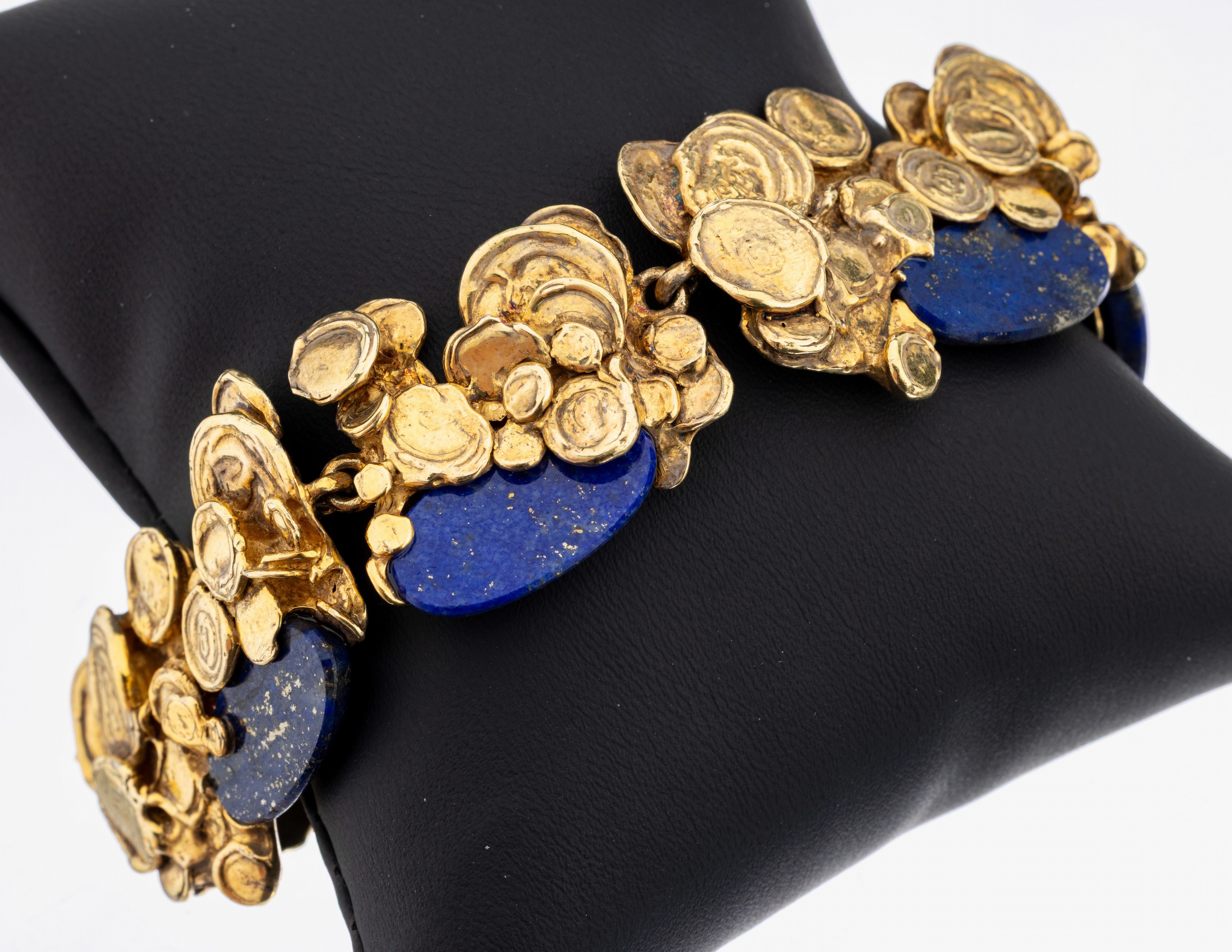 Ausgefallenes Lapislazuli-Armband, 925er Silber verg., ausgefallenes Design in mehrerenEbenen, z.T. mit Hammerschlagverz., eingel. ovale ...