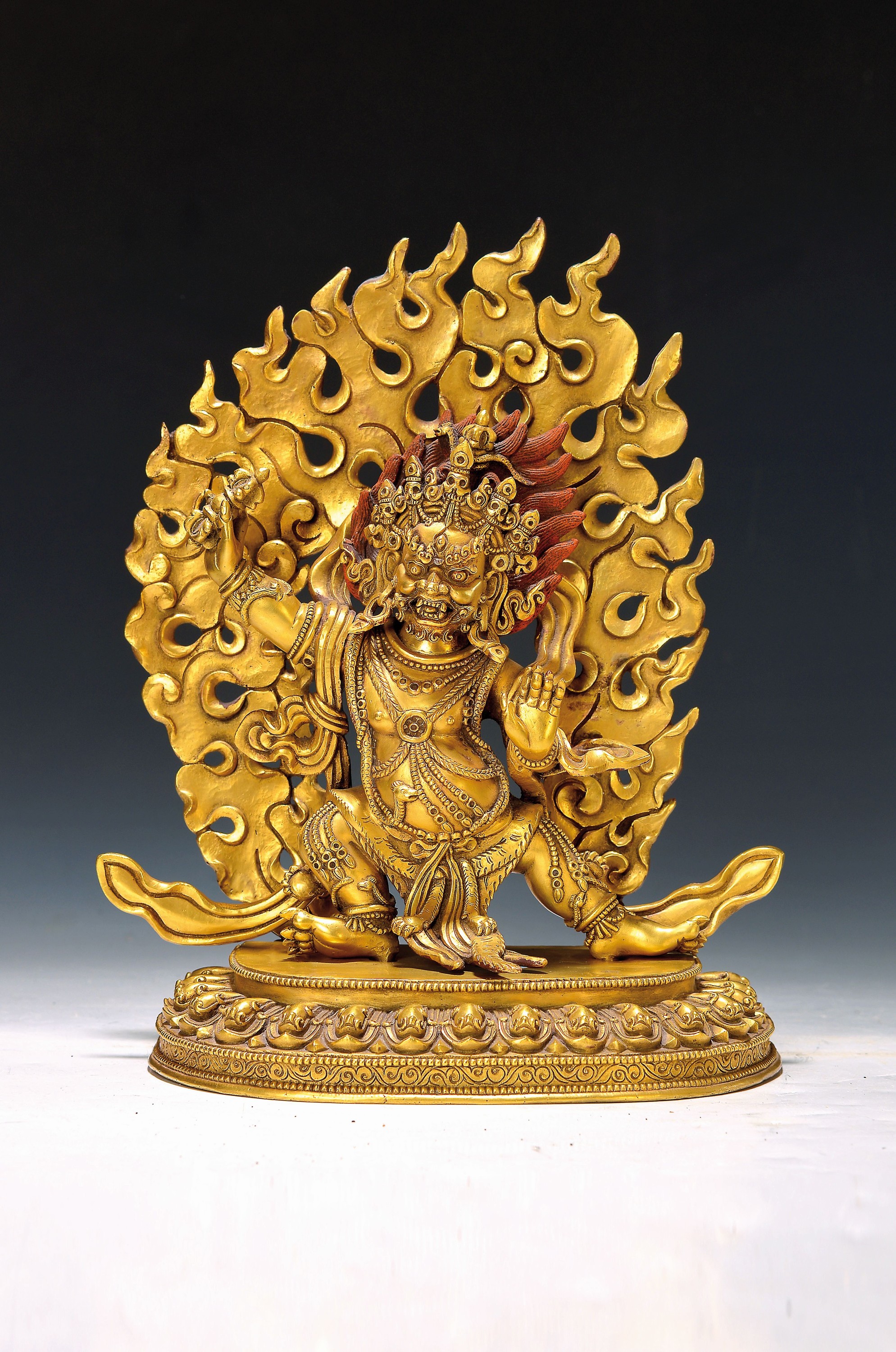 Vajrapani, China, Mitte 20. Jh., Messing vergoldet, der zornvolle Bodhisattva der Kraft, mit dem Vajra in der einen und dem Seil in der anderen Hand, ...