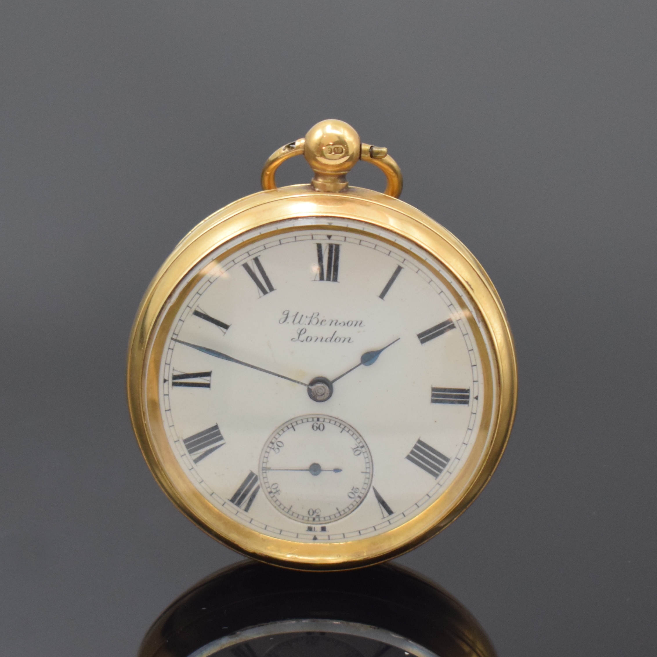 J. W. BENSON Herrentaschenuhr mit Schlüsselaufzug, England um 1890, GG 750/000 Geh. dell., Boden m. Schmuckmonogramm, Emailzifferblatt m. röm. Std. ...