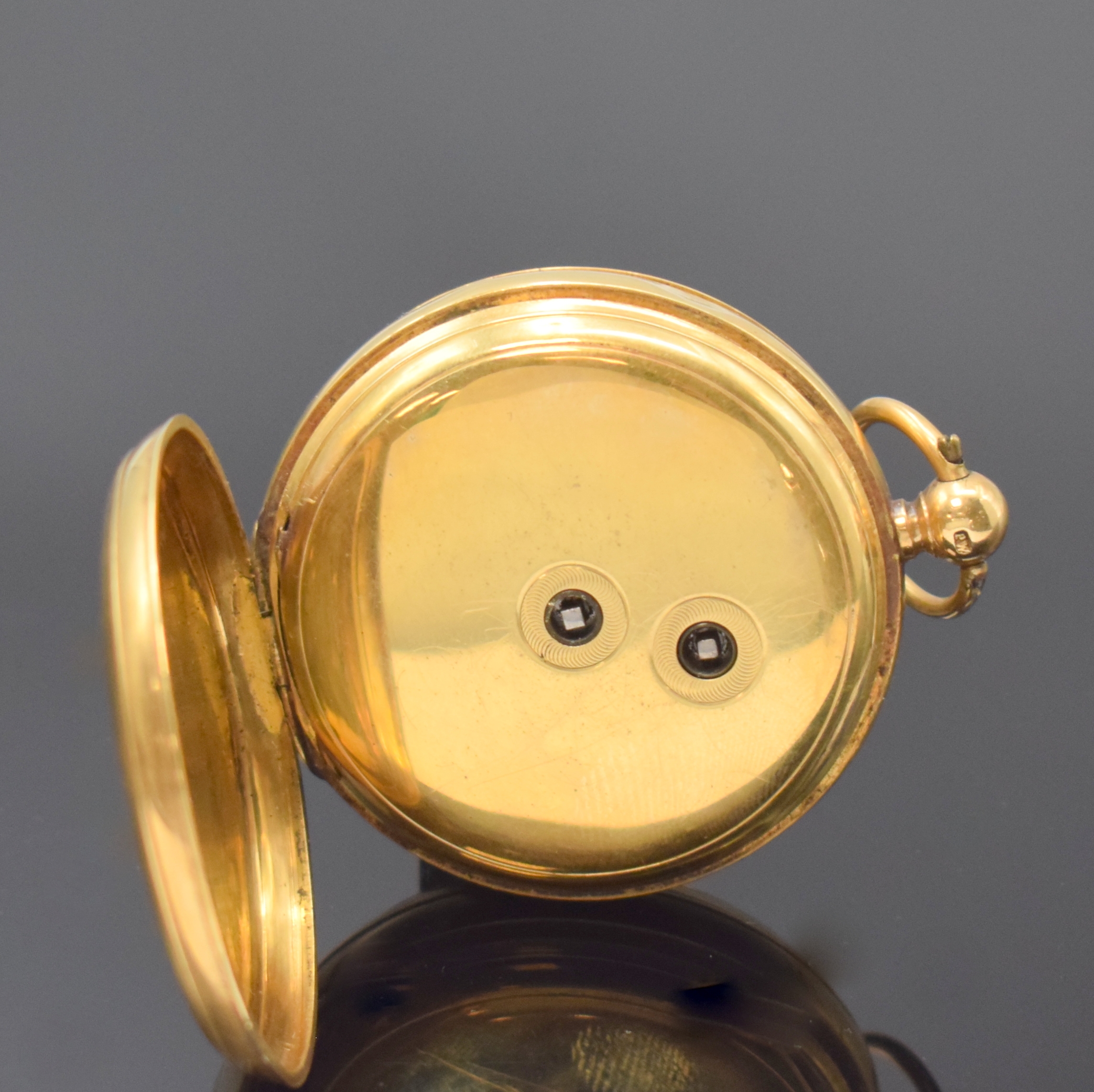 Detail c: J. W. BENSON Herrentaschenuhr mit Schlüsselaufzug, England um 1890, GG 750/000 Geh. dell., Boden m. Schmuckmonogramm, Emailzifferblatt m. röm. Std. ...