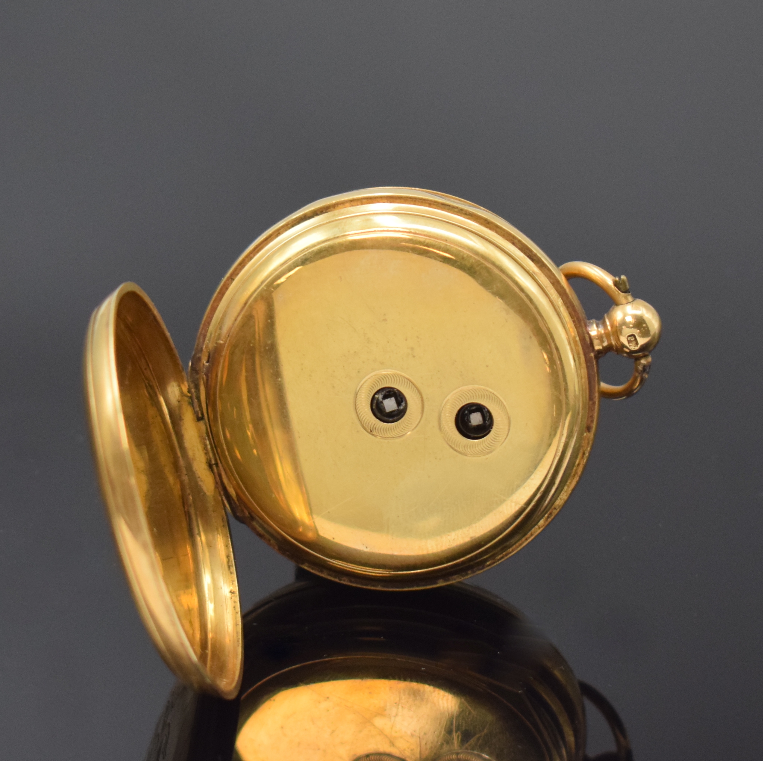 Detail e: J. W. BENSON Herrentaschenuhr mit Schlüsselaufzug, England um 1890, GG 750/000 Geh. dell., Boden m. Schmuckmonogramm, Emailzifferblatt m. röm. Std. ...
