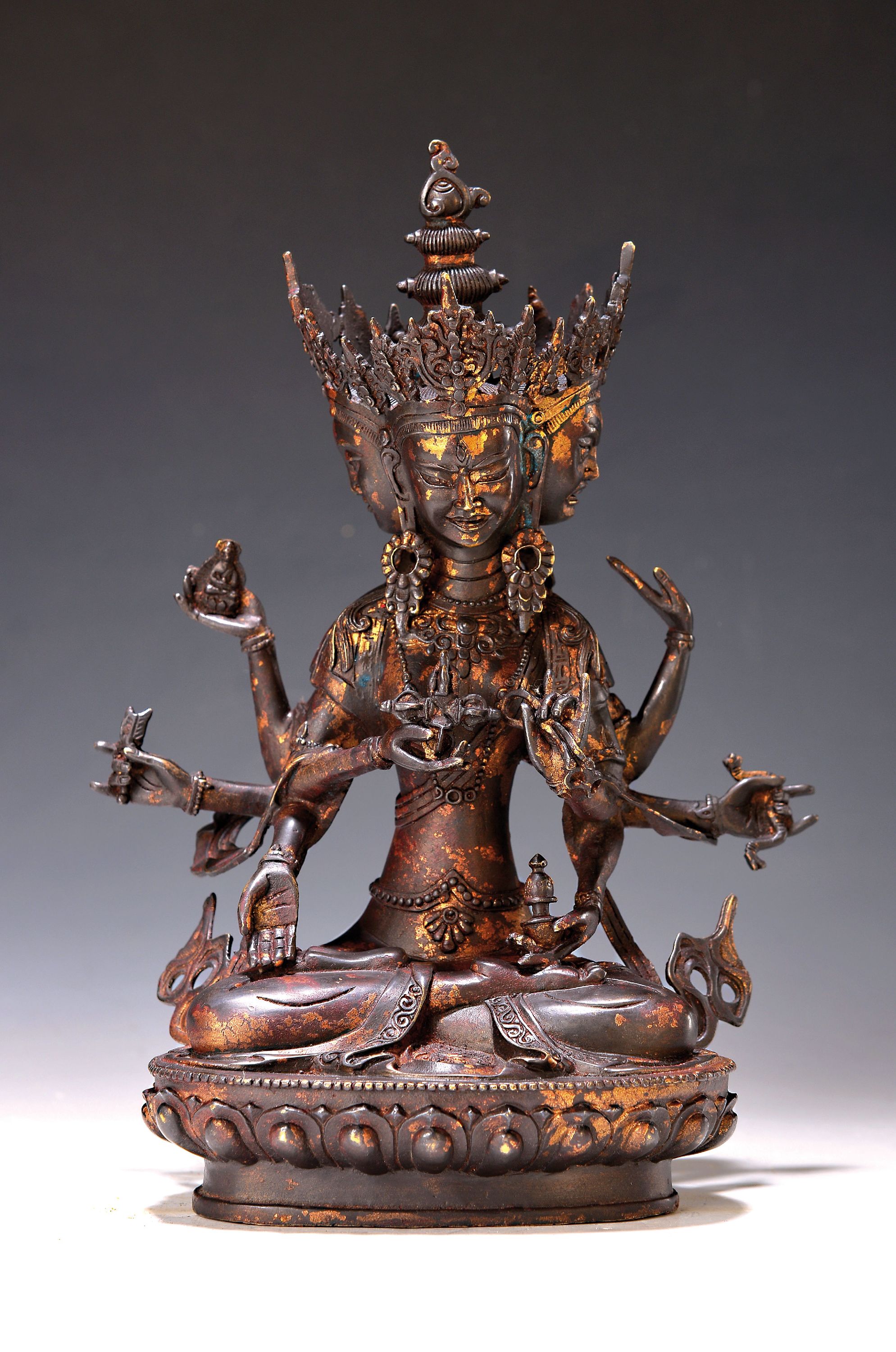 Ushnishavijaya, Nepal, 2.Hälfte 20.Jh., "Die Mutter aller Buddhas", mit drei Gesichtern und acht Armen mit Attributen, H. ca. 31 cm