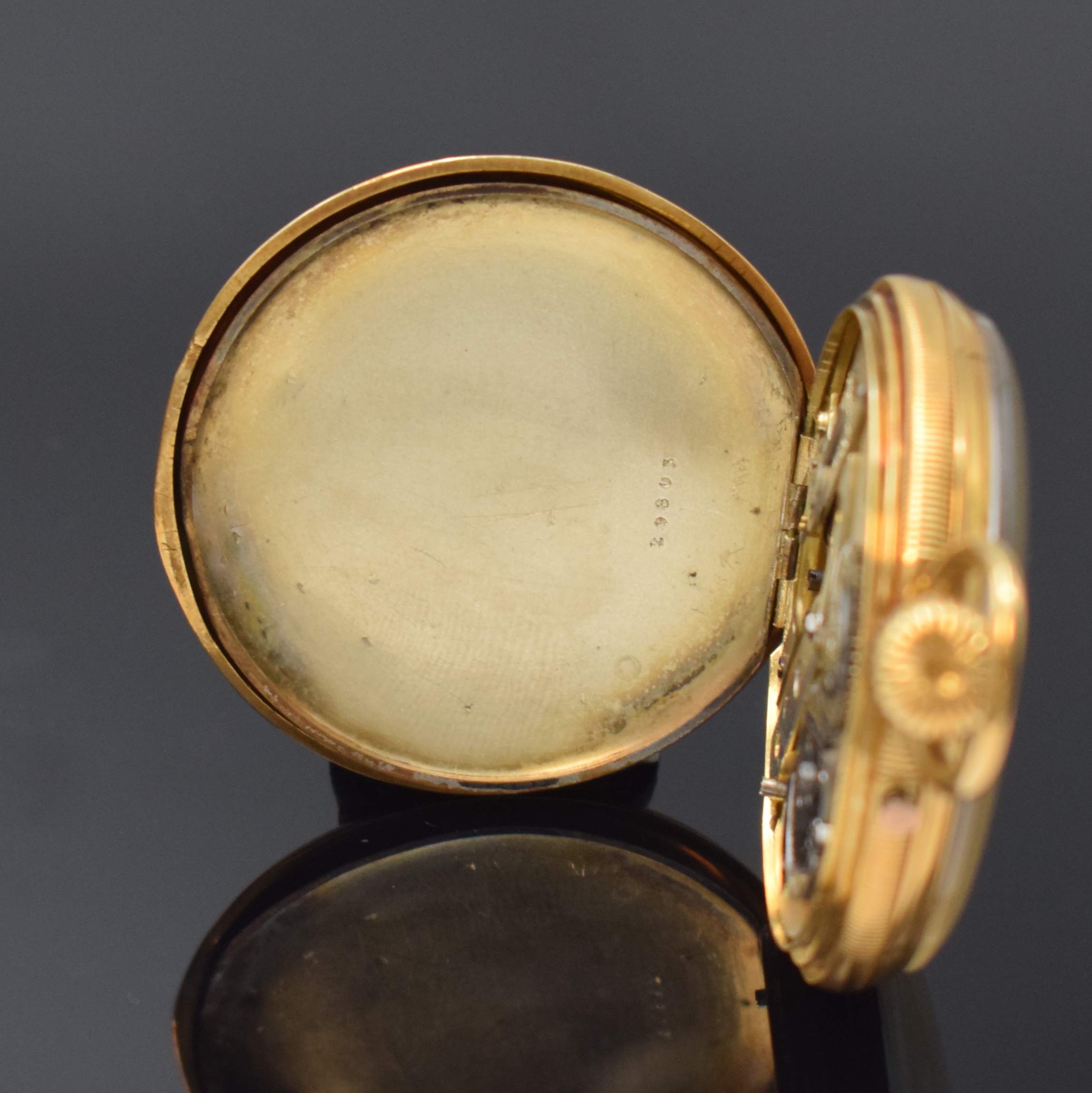 Detail d: Offene Zylindertaschenuhr in GG 750/000, Schweiz / England um 1890, guill. Geh., verg. Cuv. bez. ANDW. Campbell 63 Cheapside London, Emailzifferbl. ...
