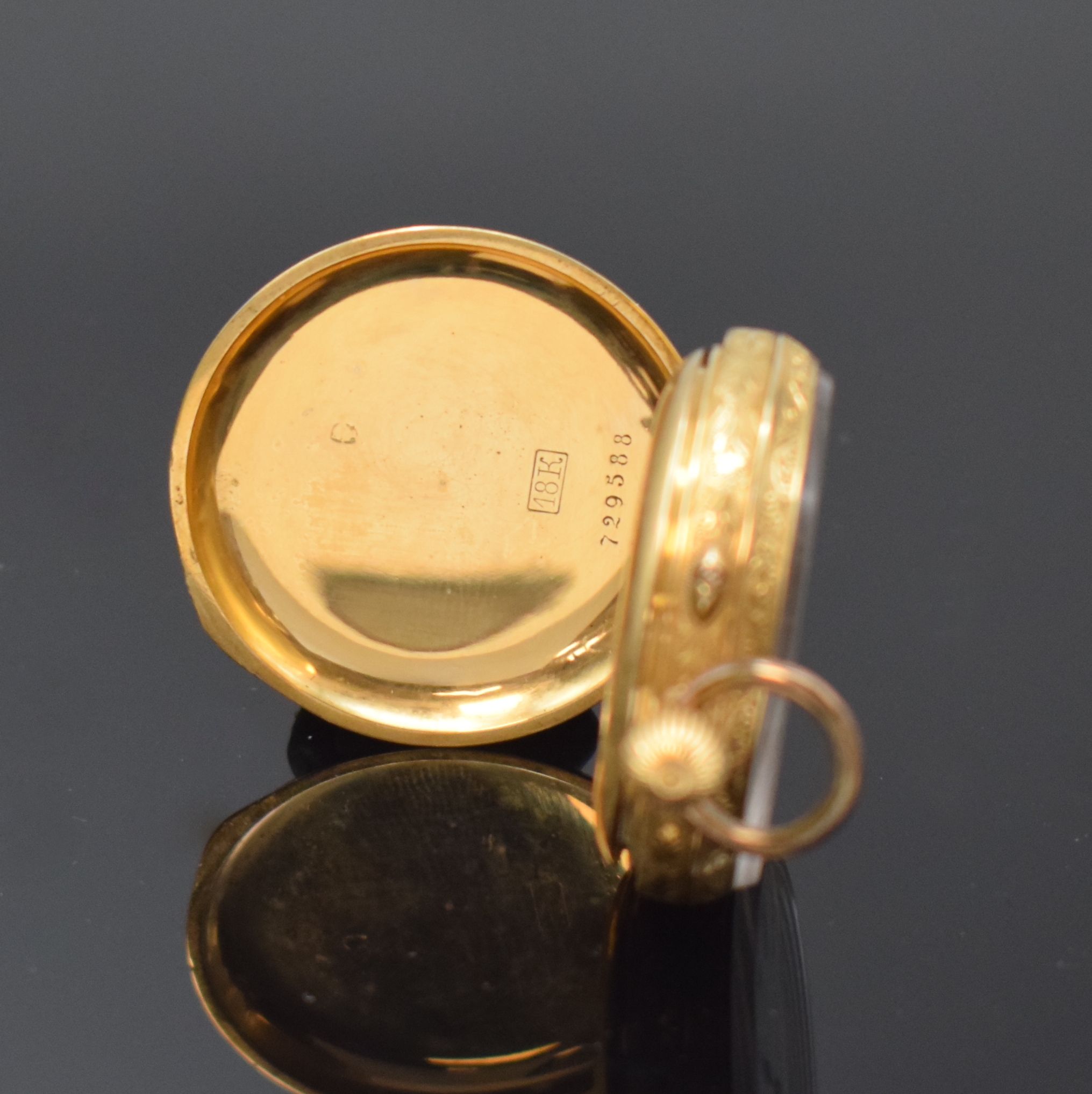 Detail b: Offene Taschenuhr in GG 750/000, Schweiz / England um 1890, reich grav. Geh., verg. Cuvette, Emailzifferblatt m. röm. Std. riss., 3/4-plat. ...