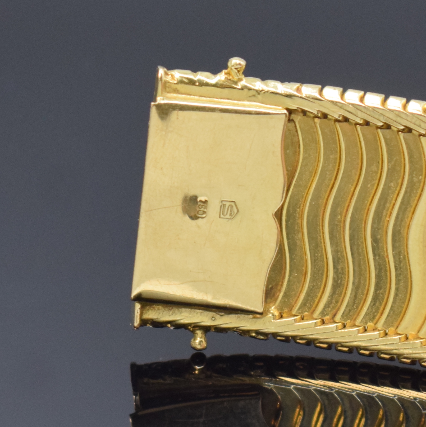 Detail c: SARCAR ausgefallene Damenarmbanduhr in GG 750/000 mit sogenanntem Backwinder, Schweiz um 1965, Handaufzug, Geh. in Goldband integriert, Aufzug u. ...