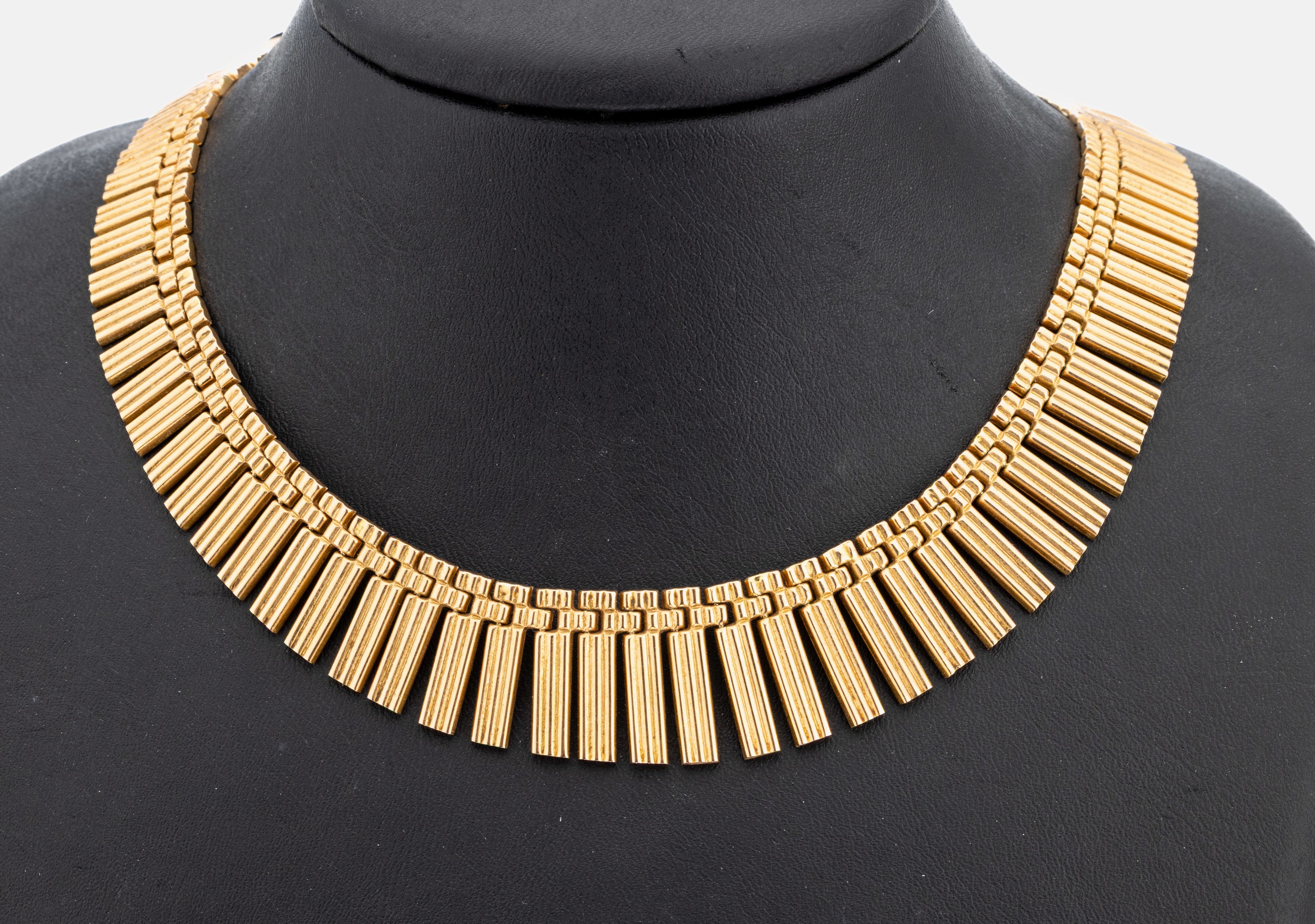 18 kt Gold Collier, GG 750/000, bewegl. Stäbchen im Verlauf, L. ca. 43 cm, Kastenschloß mit Sicherheitsacht, ca. 44.2 g