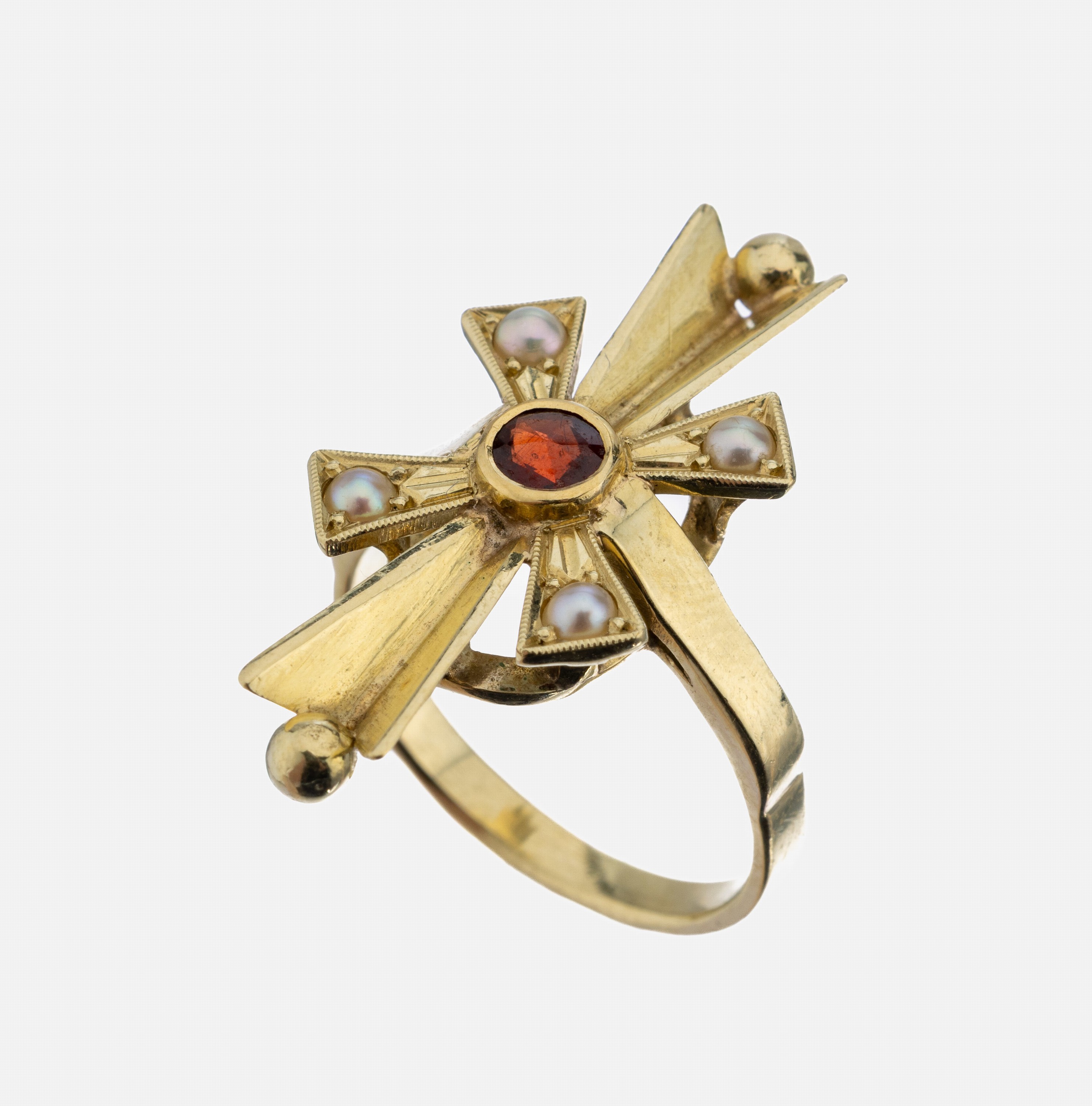 14 kt Gold Granat-Perl-Ring, GG 585/000, Ringkopf mit anged. Kreuz, mittig ein rundfacett. Granat, kl. Perlbesatz, Perlleistenverz., RW 55, ca. 5.1 g