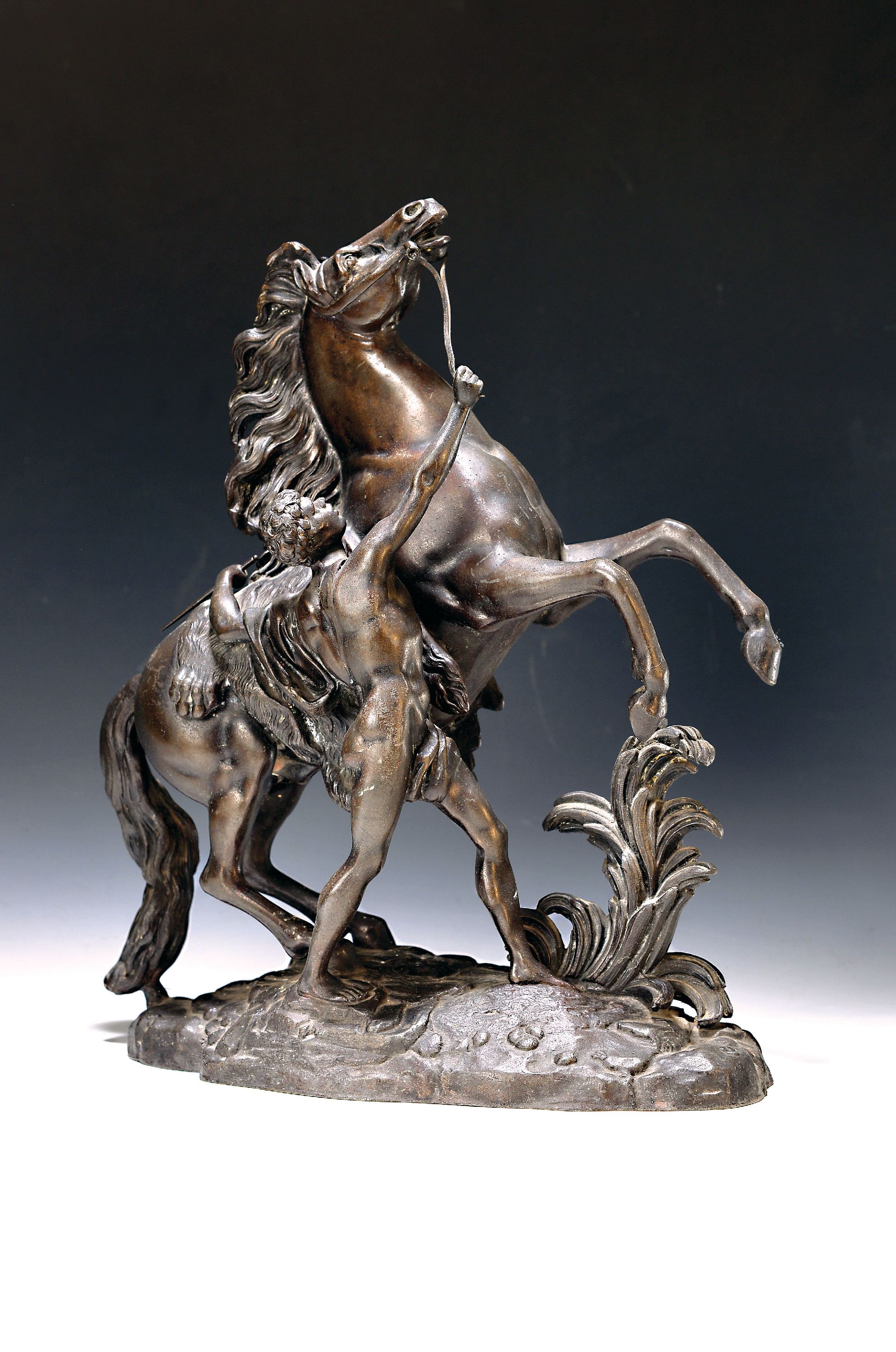 Skulptur, deutsch, um 1910, sich aufbäumendes Pferd mit Führer, nach antikem Vorbild, Metallguß, H. ca. 40cm