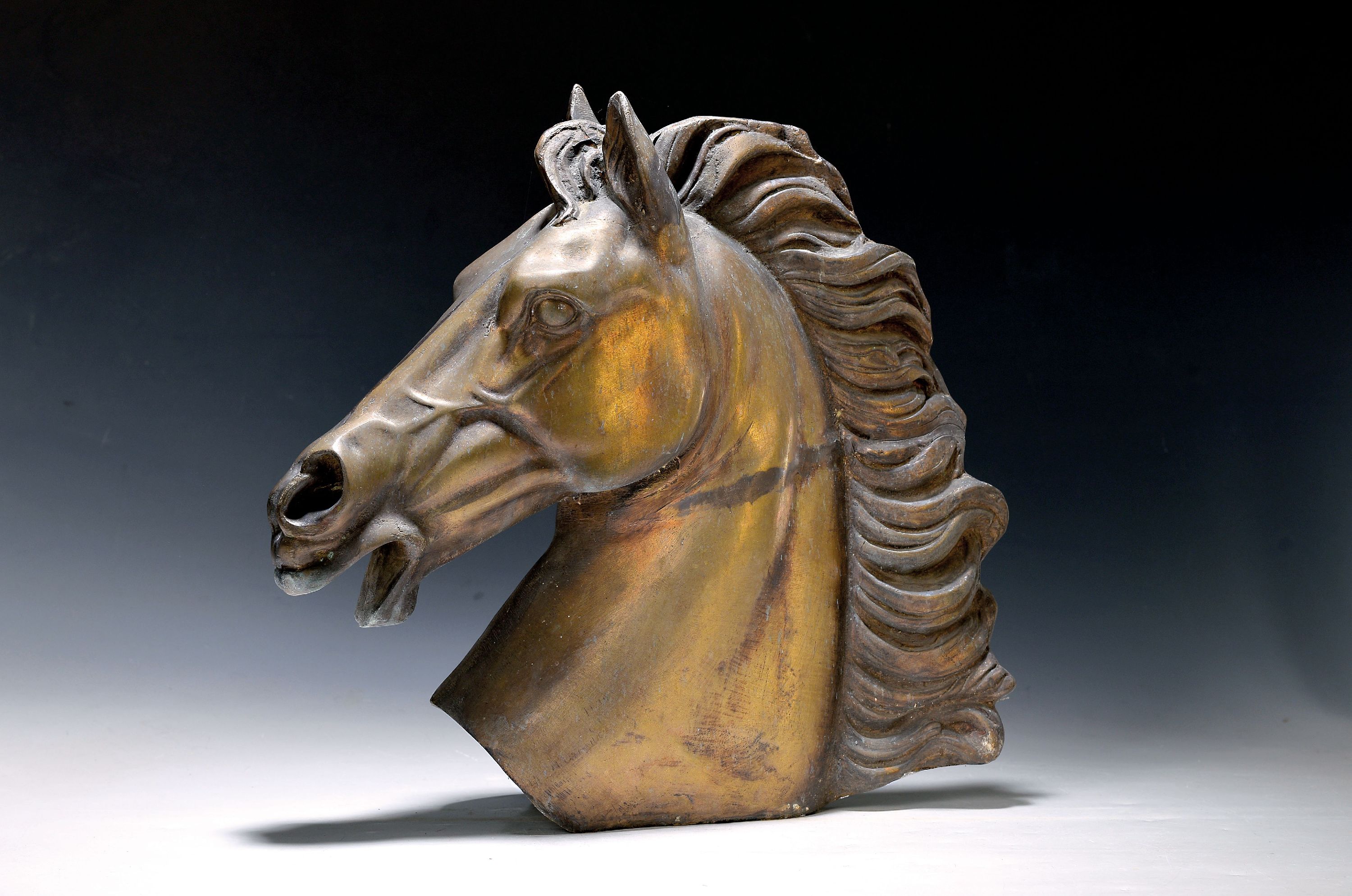Skulptur eines Pferdekopfes, Bronze, mit Bewitterungsspuren, H. ca. 37cm