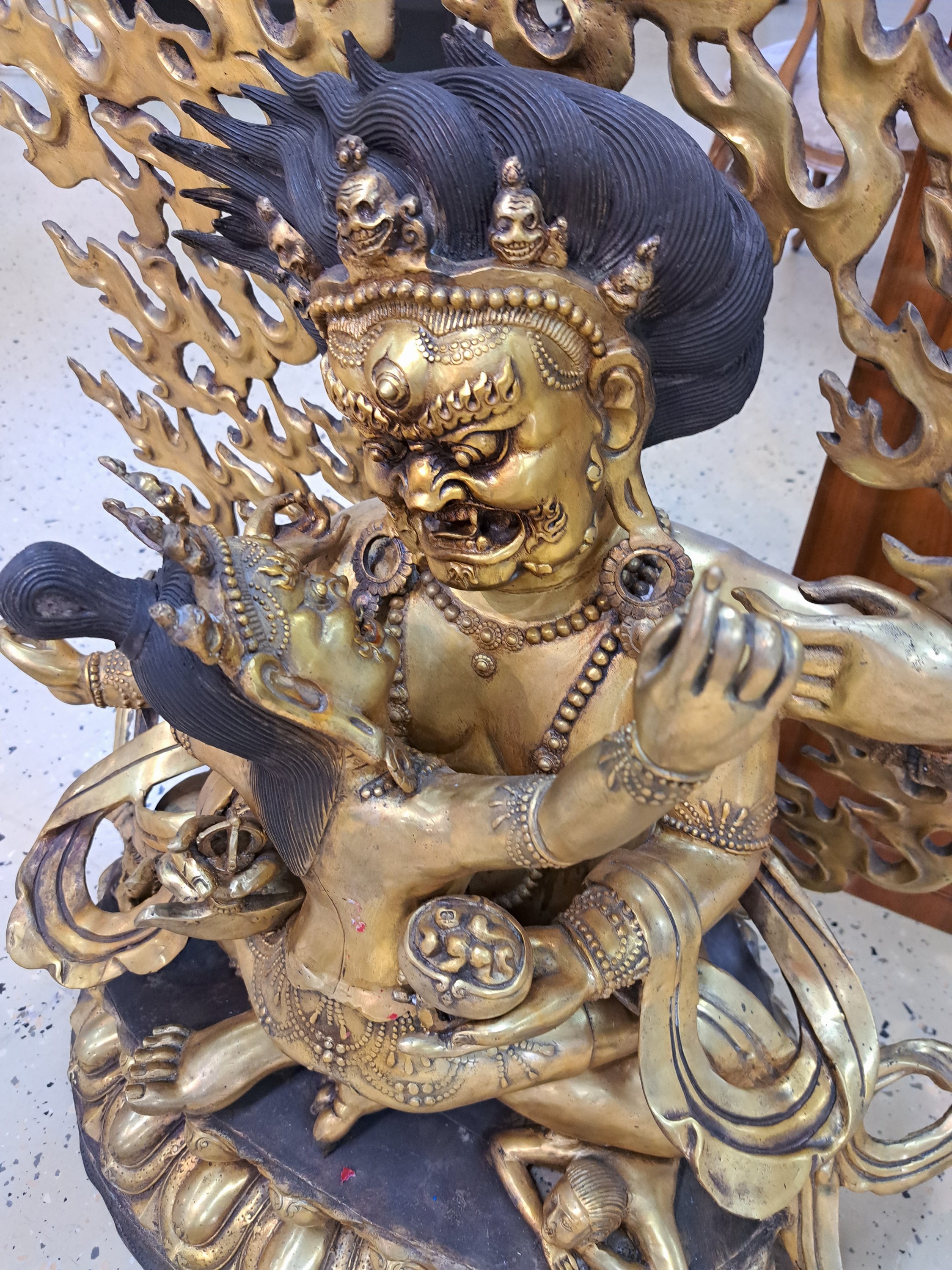 Detail c: Sehr große tantrische Gottheit, Nepal, 20. Jh., Vereinigung (Yab-Yum), ca. 81 cm, ca. 50 kg