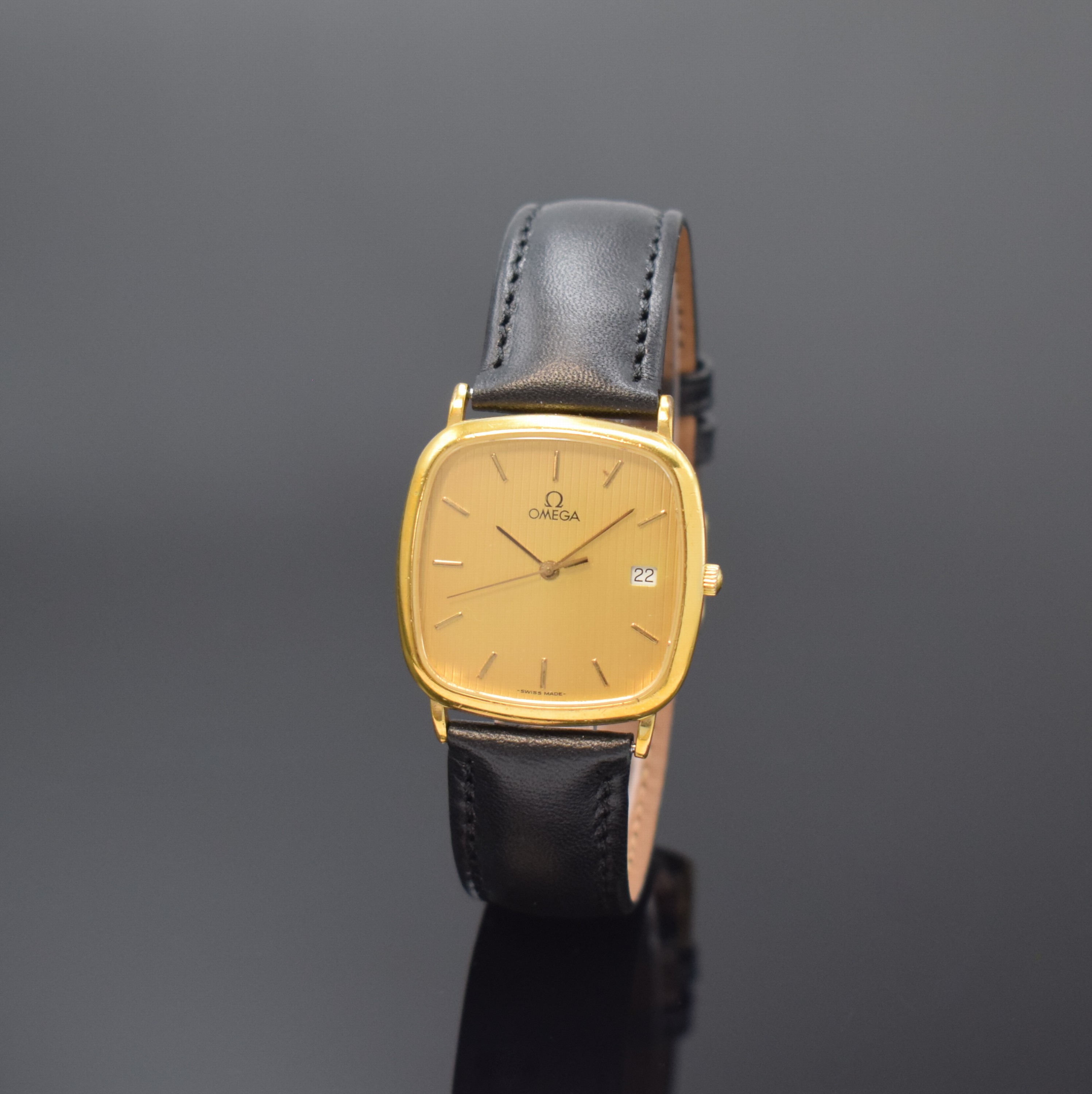 OMEGA De Ville vergoldete Armbanduhr Referenz 196.0317.1, Schweiz um 1975, quarz, Boden aufgedr., gold. Zifferbl. m. gold. Std.-Ind. u. Zeigern, ...