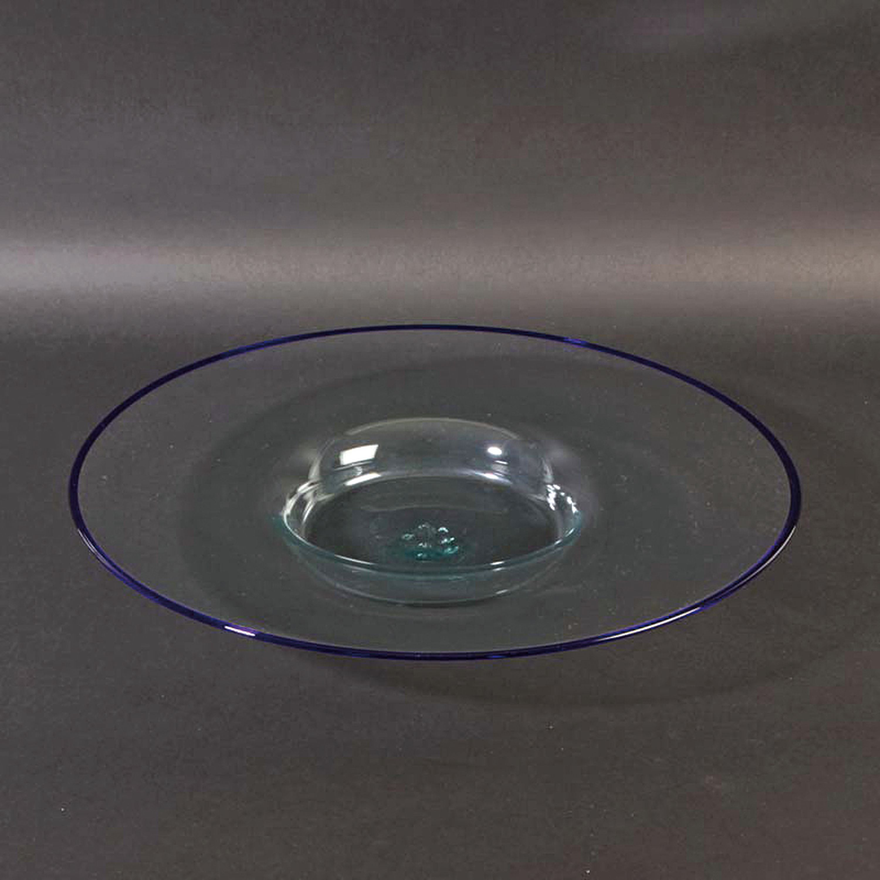 Runde Schale, Venezia Murano gestempelt, mundgeblasenes farbloses Glas mit blauem Rand, H. ca. 5cm, D. ca. 41cm