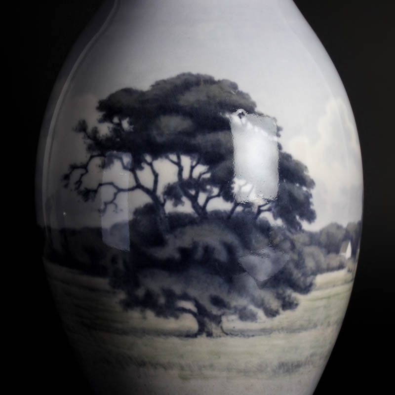 Detail a: Unikat Vase von Niels Munk Plum, Kgl. Kopenhagen, um 1925, Porzellan mit feiner Unterglasurmalerei, am Boden signiert und dat. H. ca. 37cm, min. Chip ...