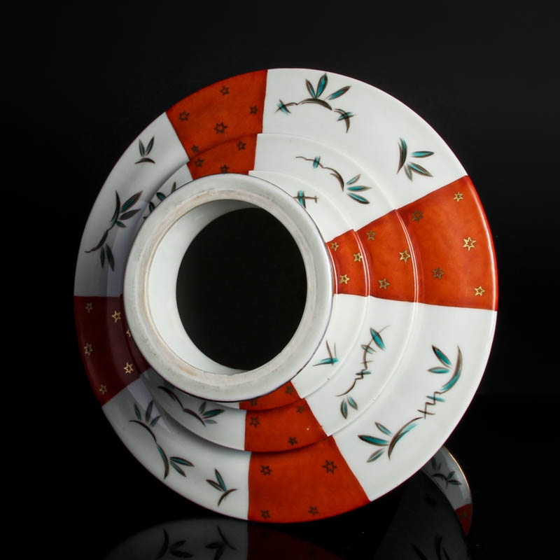 Detail f: Große Deckelvase, Aelteste Volkstedt, um 1930/35, Porzellan, polychrome Bemalung in Wiener Manier, mit Deckel, Bodenmarke, H. 42 cm