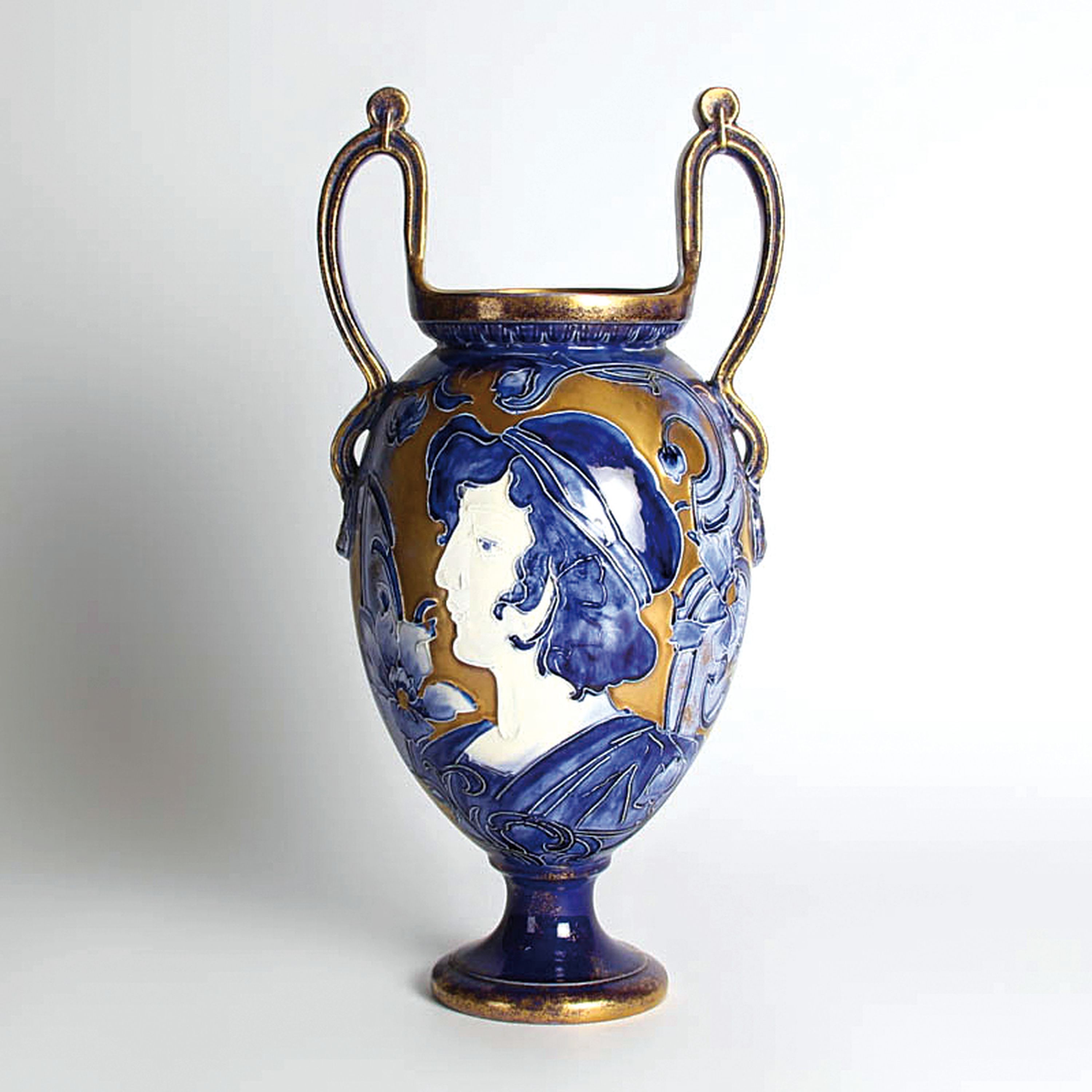 Jugendstilvase, Thomas Forester & Sons England, um 1900, Steingut, Stegrelief blau und golden gefaßt, Profilporträt einer jungen Frau H. ca. 44cm, ...