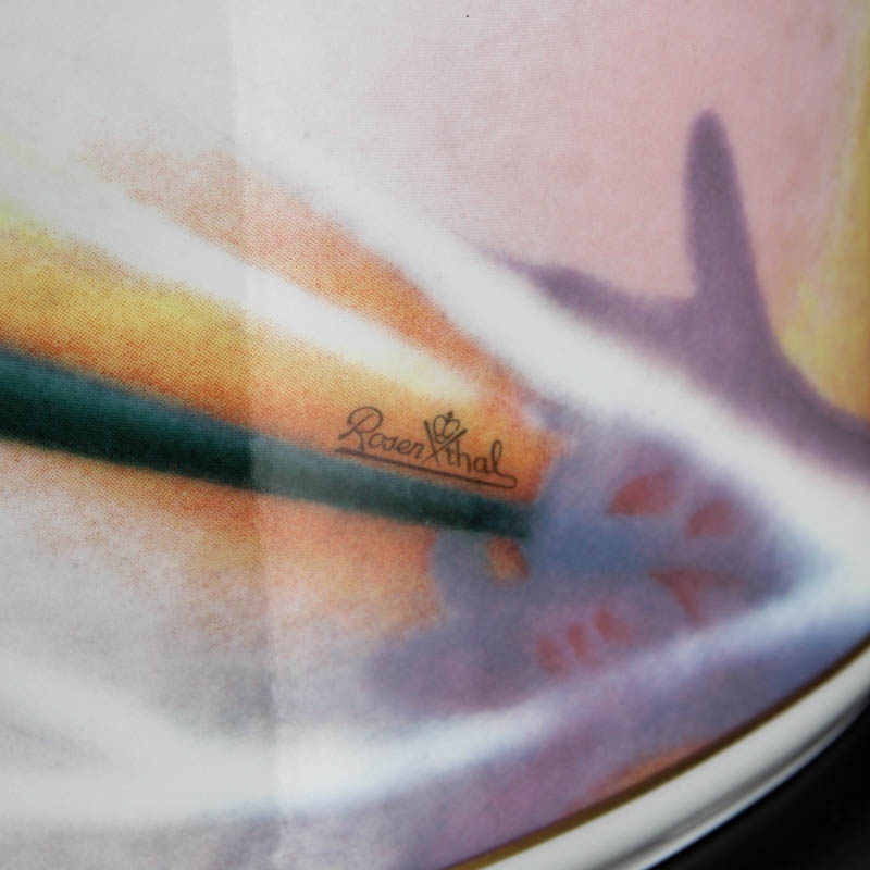 Detail e: Deckelschüssel/Ragoutschüssel, Rosenthal "Mythos", Entwurf Paul Wunderlich, bunt staffiert, Goldstaffage, H. ca. 19cm