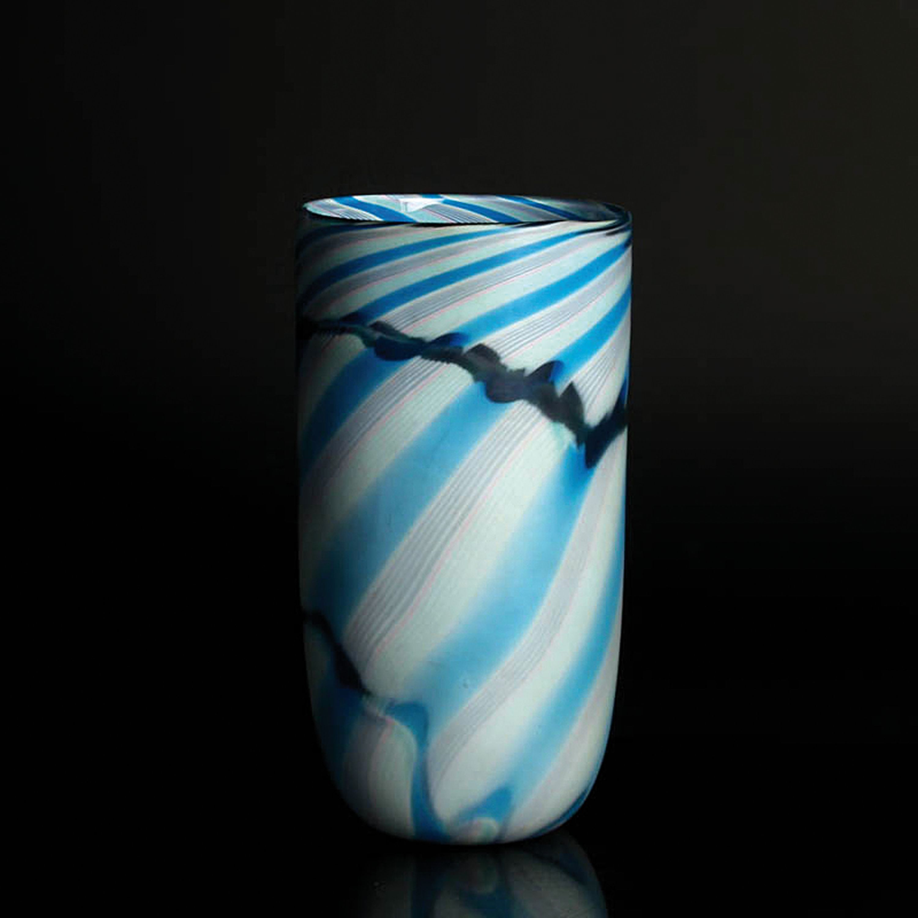 Glasvase, Charlie Meaker (1946-2011), farbloses Glas, rosafarbene und blaue Einkämmungen, H. 21 cm