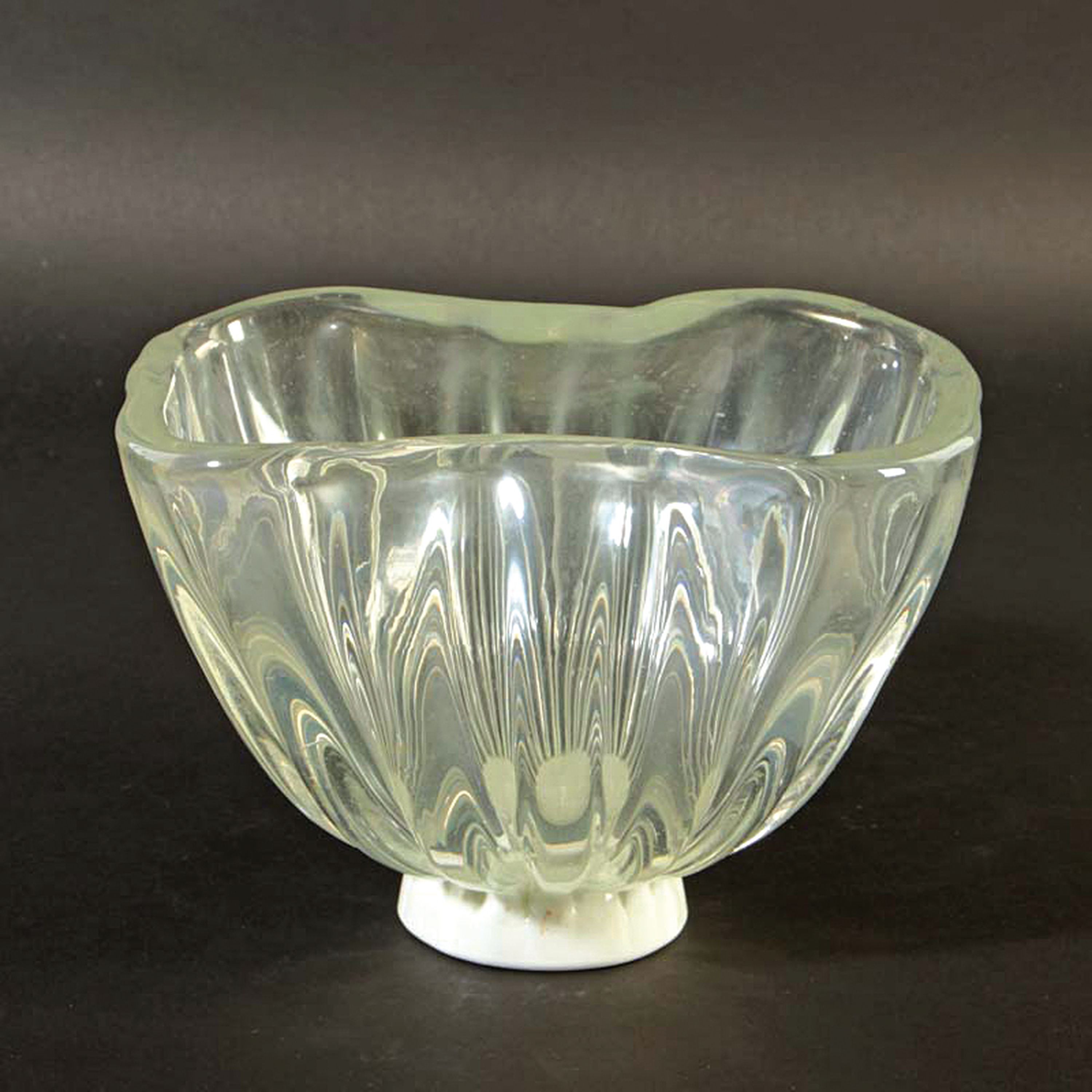 Schale, Murano, wohl Barovier & Toso, Sockel sog. pasto bianco, dickwandiges geripptes Glas mit feinem Lüster, H. ca. 14cm