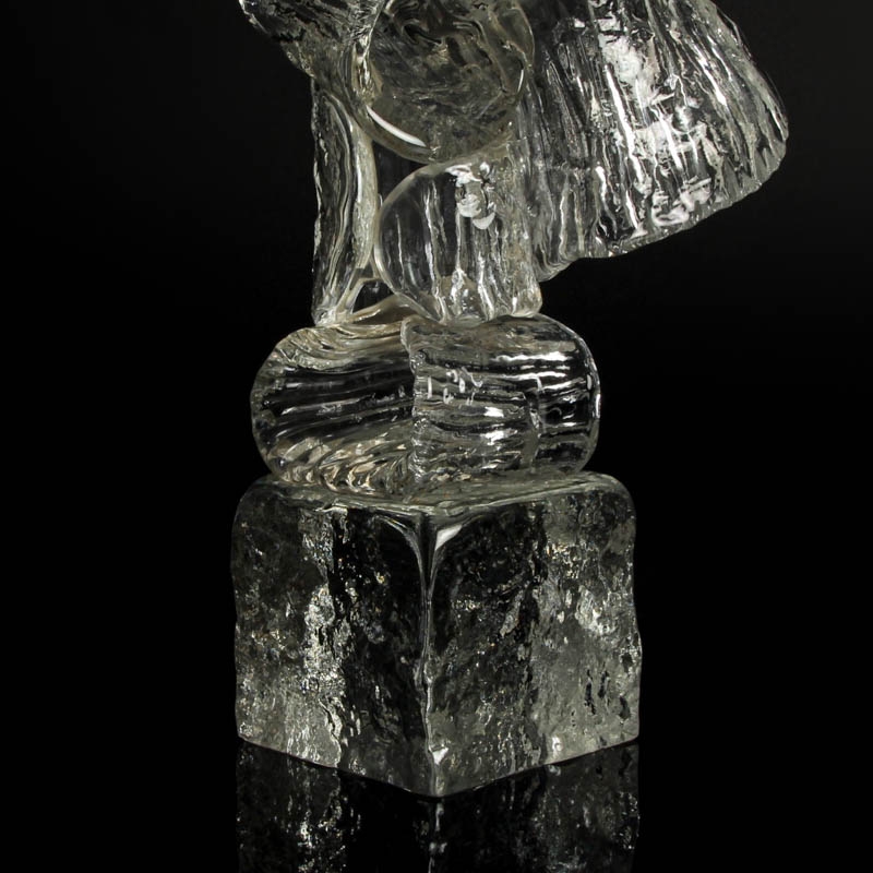 Detail e: Glasskulptur, Ermanno Nason für Cenedese, Murano, 1963-72, farbloses Glas, gestapelte Glasringe auf Sockel, H. 36 cm
