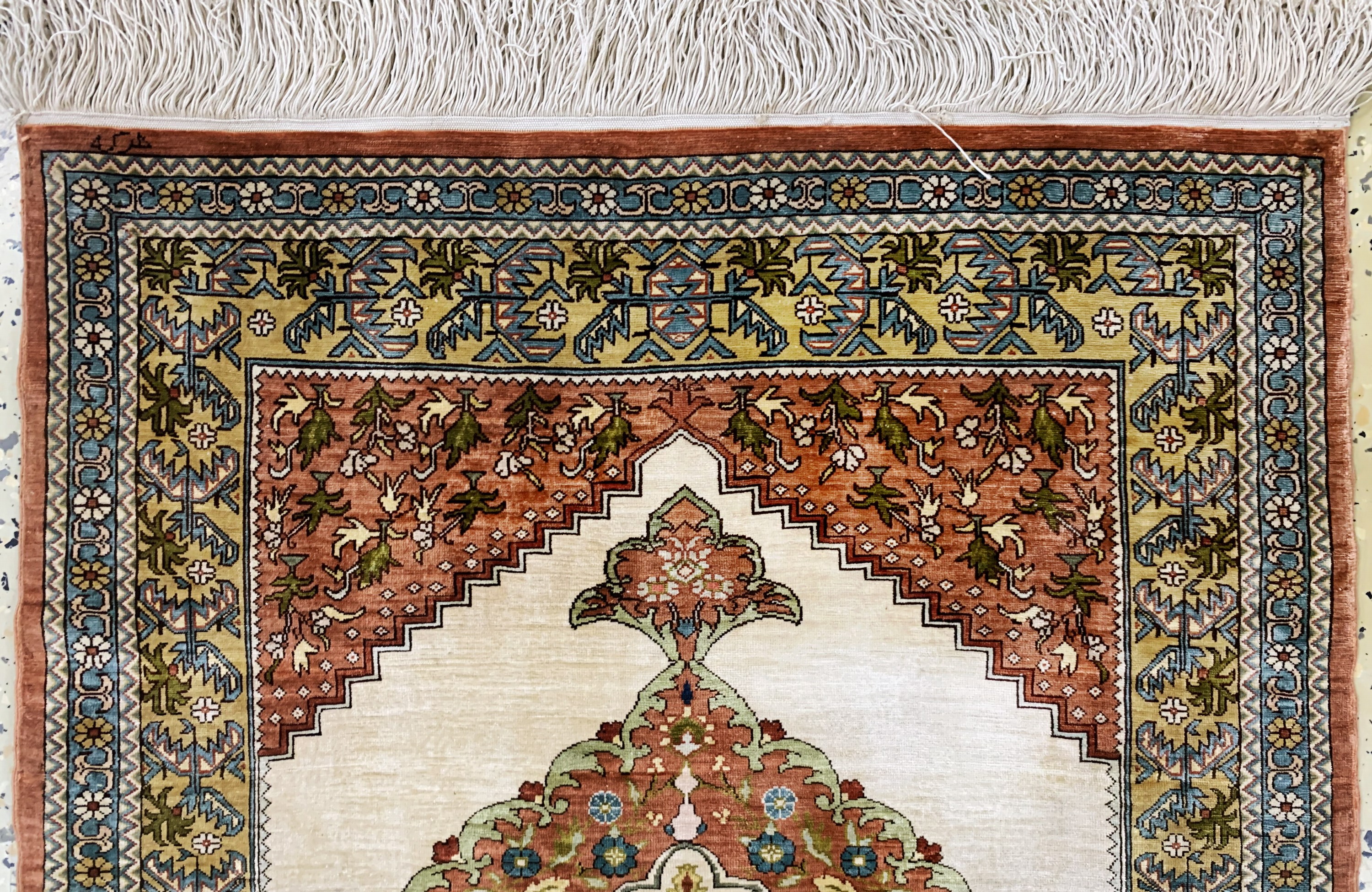 Detail a: Hereke Seide fein signiert, Türkei, Ende 20.Jhd, reine Naturseide, ca. 87 x 64 cm, ca. 1,0 Mio. Kn/qm, EHZ: 1-2
