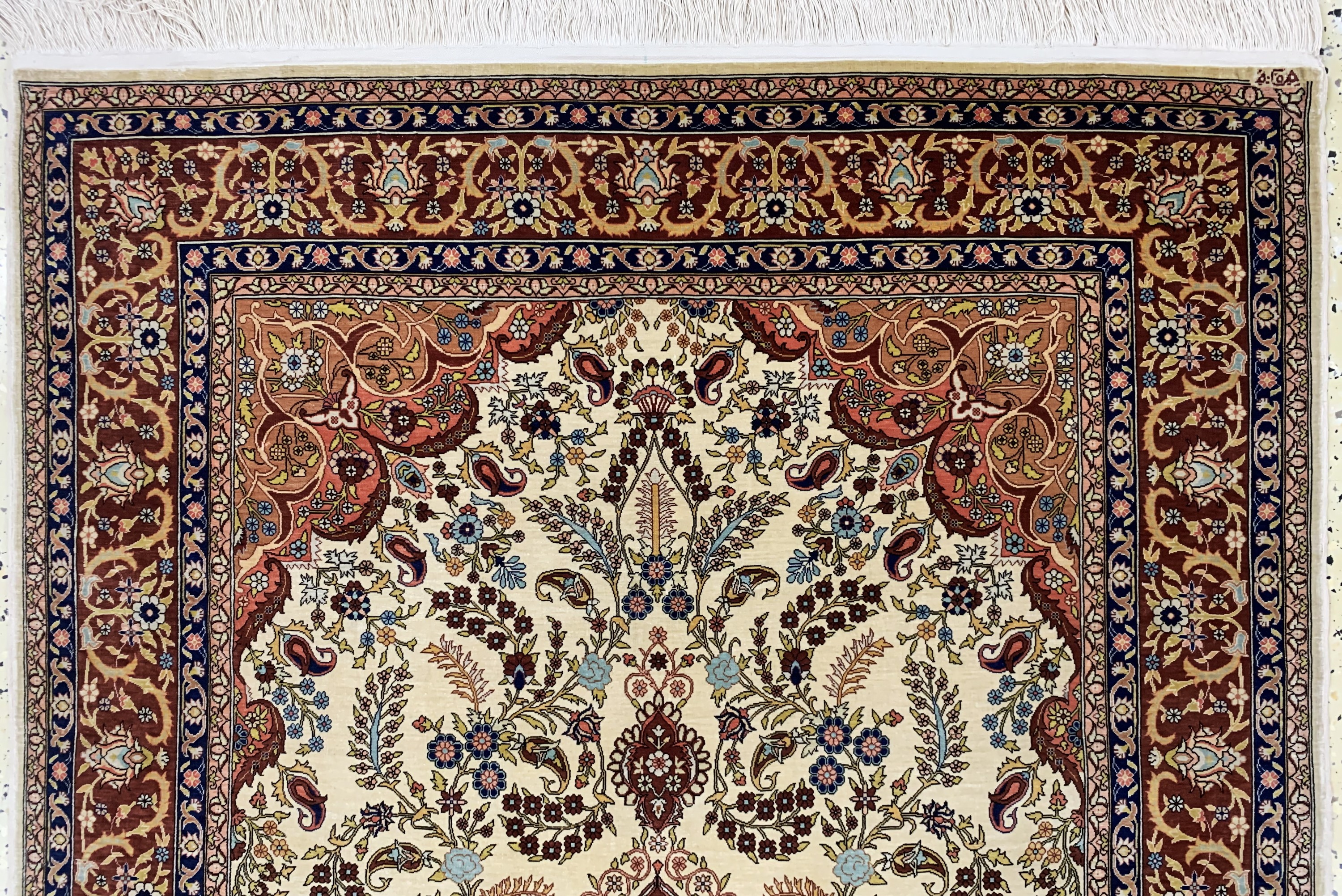 Detail a: Hereke Seide fein signiert, Türkei, Mitte 20.Jhd, reine Naturseide, ca. 150 x 99 cm, ca.1,4 Mio. Kn/qm, EHZ: 1-2
