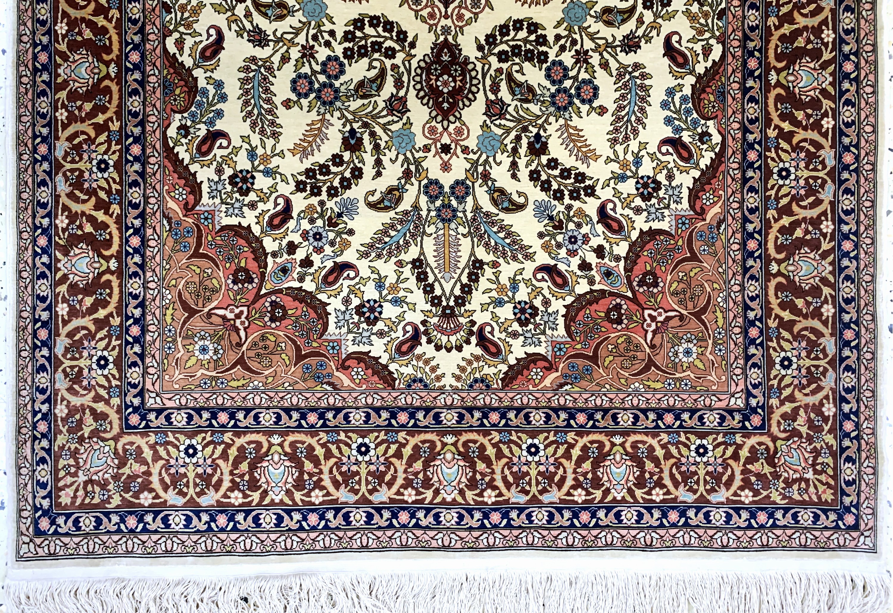Detail c: Hereke Seide fein signiert, Türkei, Mitte 20.Jhd, reine Naturseide, ca. 150 x 99 cm, ca.1,4 Mio. Kn/qm, EHZ: 1-2