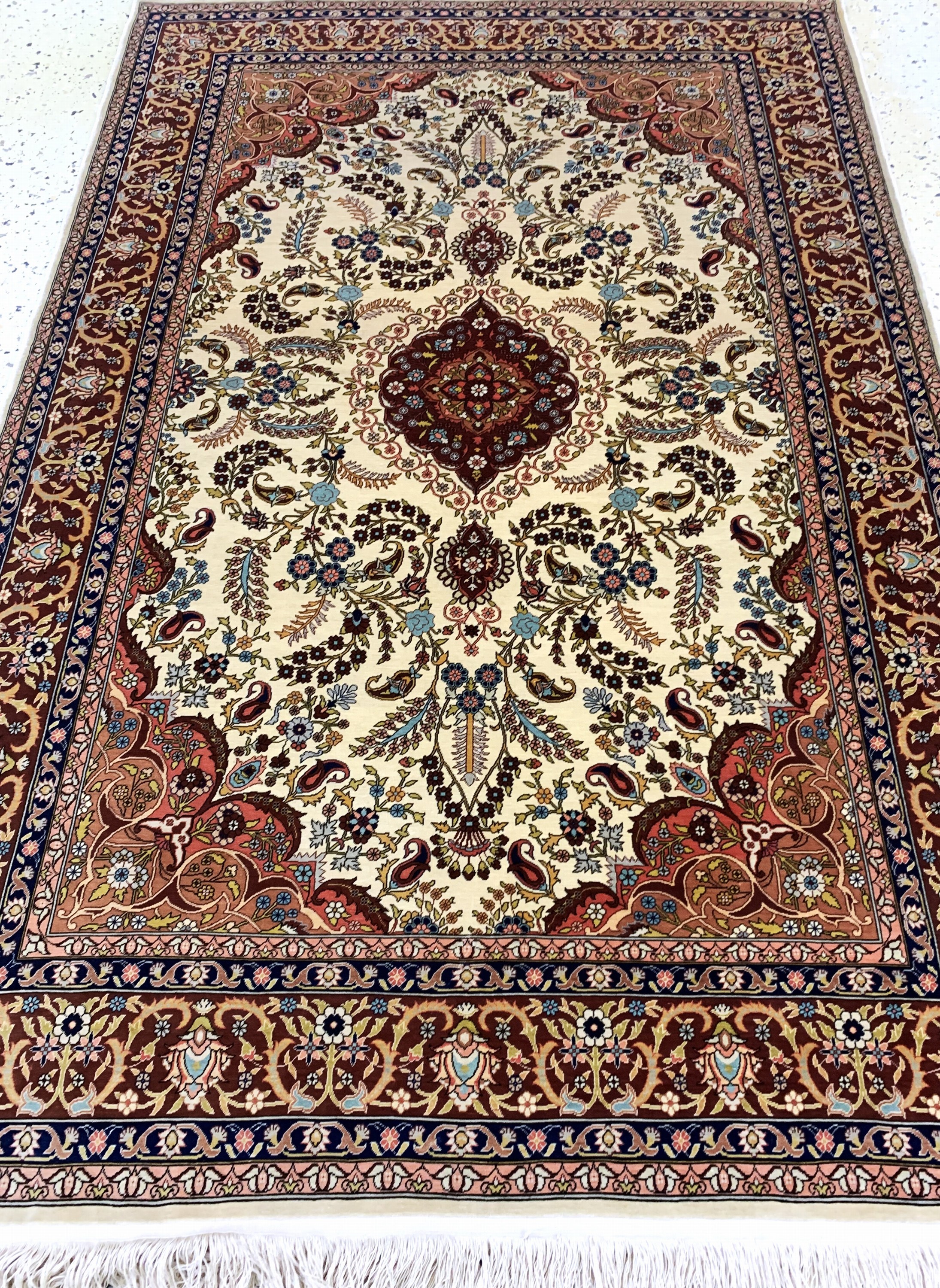 Detail e: Hereke Seide fein signiert, Türkei, Mitte 20.Jhd, reine Naturseide, ca. 150 x 99 cm, ca.1,4 Mio. Kn/qm, EHZ: 1-2