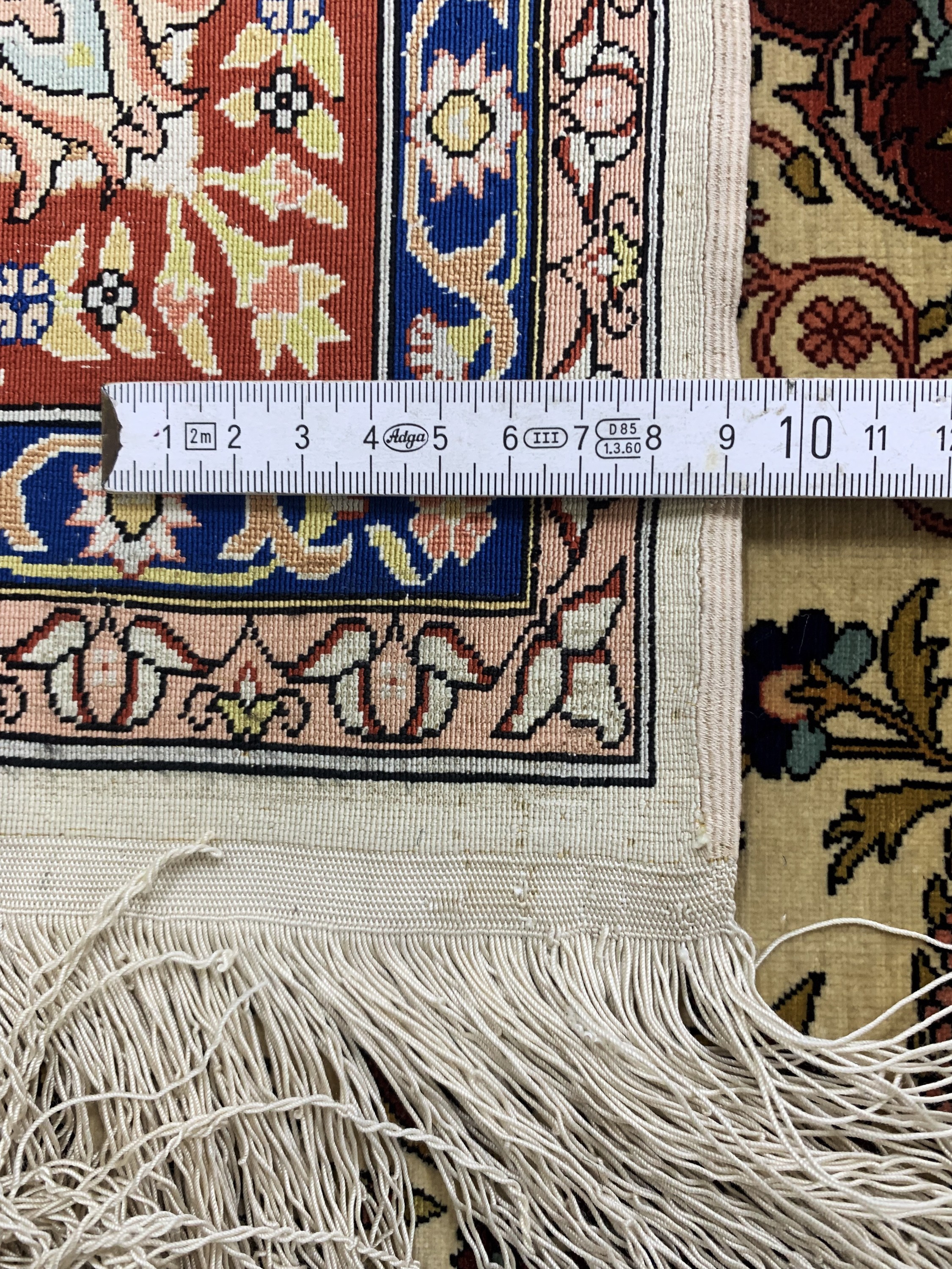 Detail f: Hereke Seide fein signiert, Türkei, Mitte 20.Jhd, reine Naturseide, ca. 150 x 99 cm, ca.1,4 Mio. Kn/qm, EHZ: 1-2