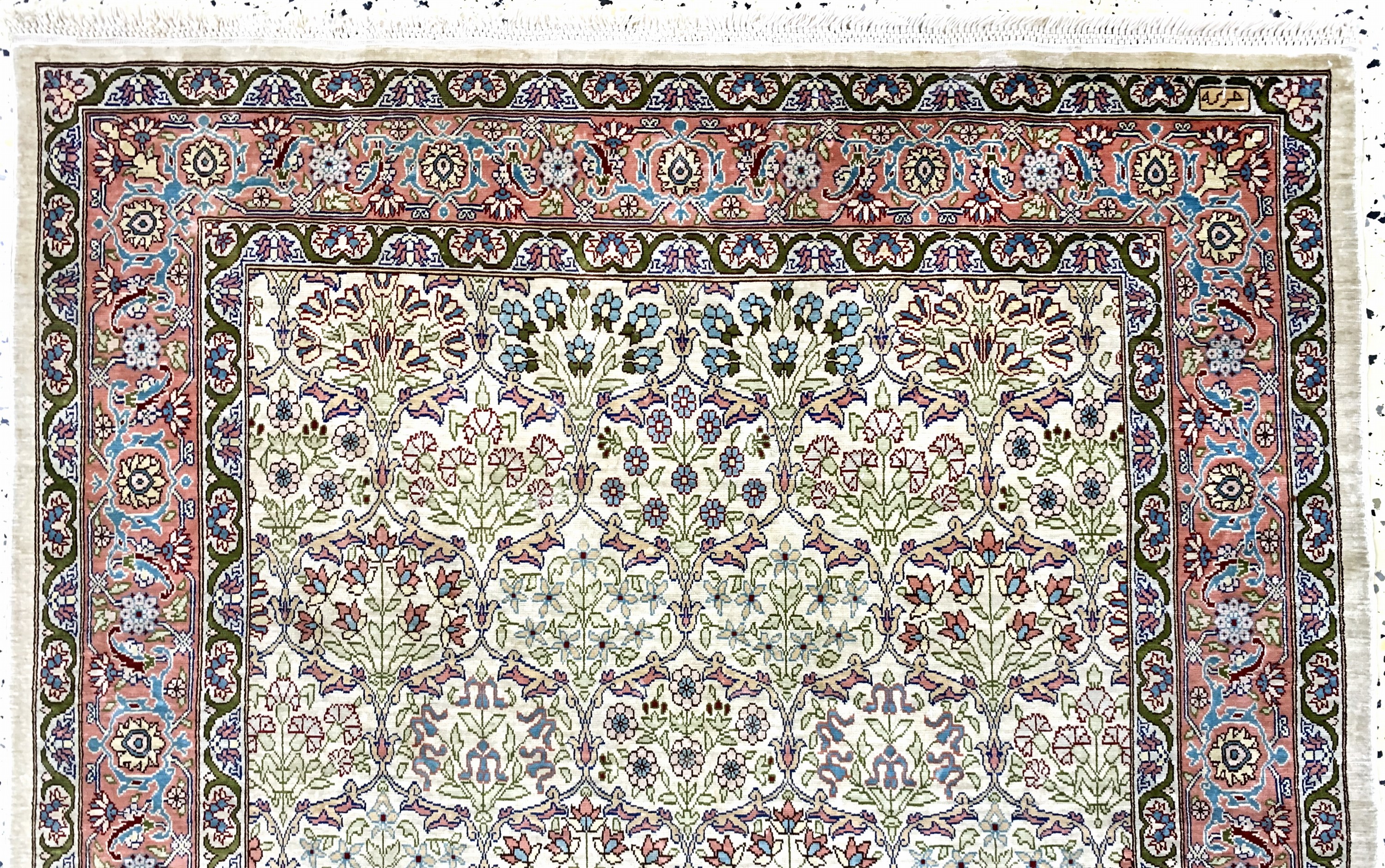 Detail a: Hereke Seide fein signiert, Türkei, Mitte 20.Jhd, reine Naturseide, ca. 139 x 89 cm, ca.1,0 Mio. Kn/qm, EHZ: 1-2