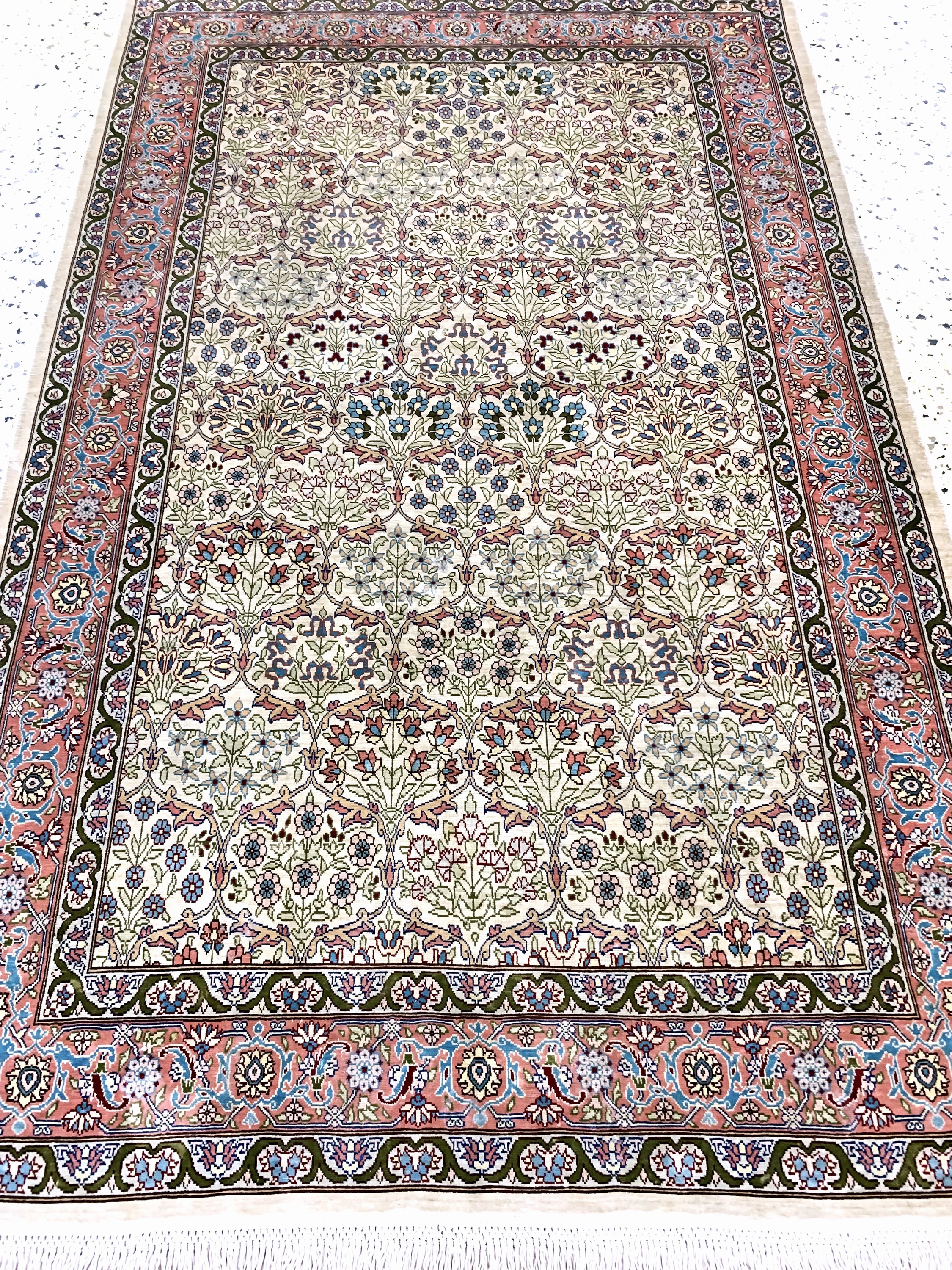 Detail e: Hereke Seide fein signiert, Türkei, Mitte 20.Jhd, reine Naturseide, ca. 139 x 89 cm, ca.1,0 Mio. Kn/qm, EHZ: 1-2