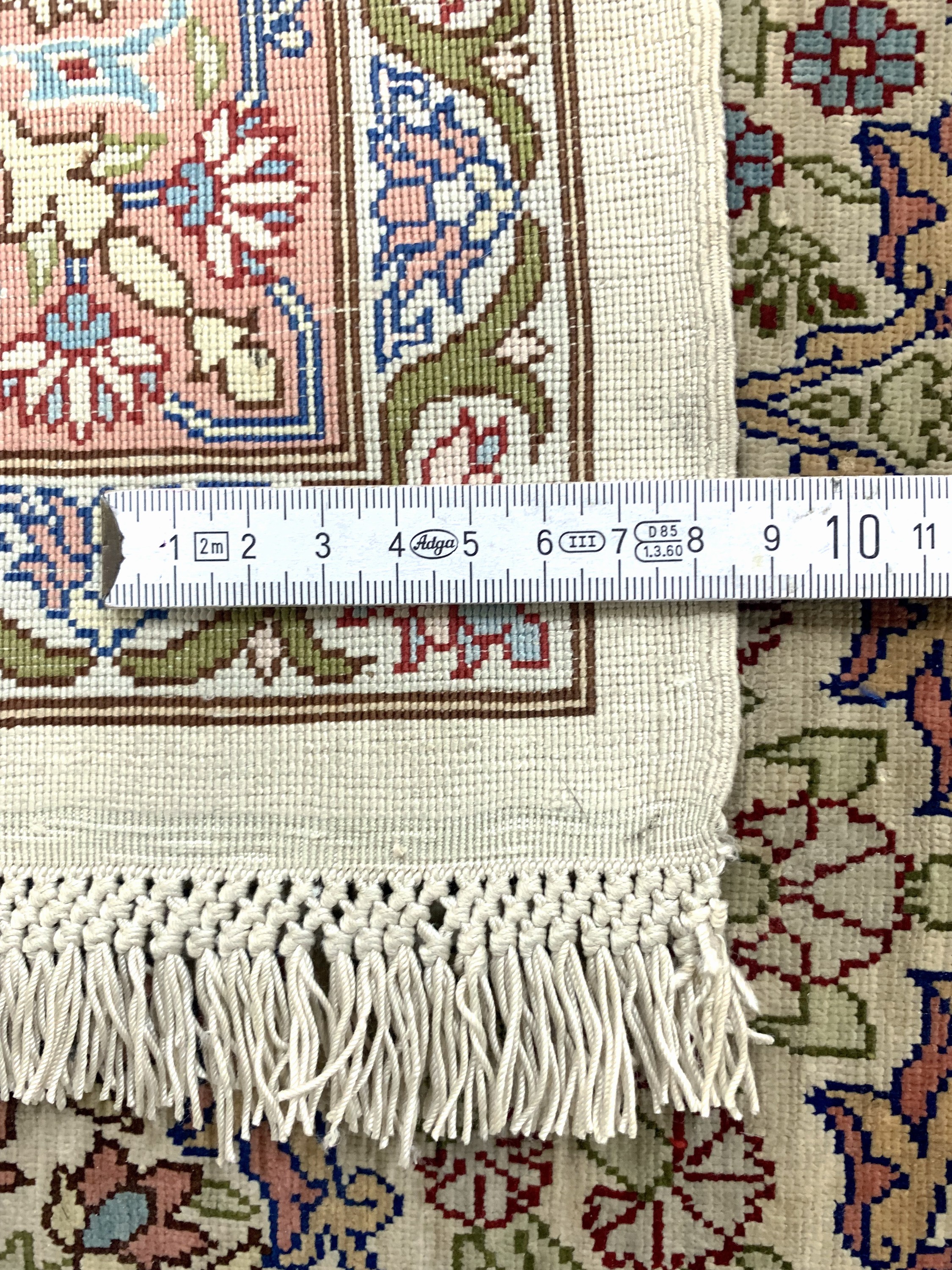 Detail f: Hereke Seide fein signiert, Türkei, Mitte 20.Jhd, reine Naturseide, ca. 139 x 89 cm, ca.1,0 Mio. Kn/qm, EHZ: 1-2