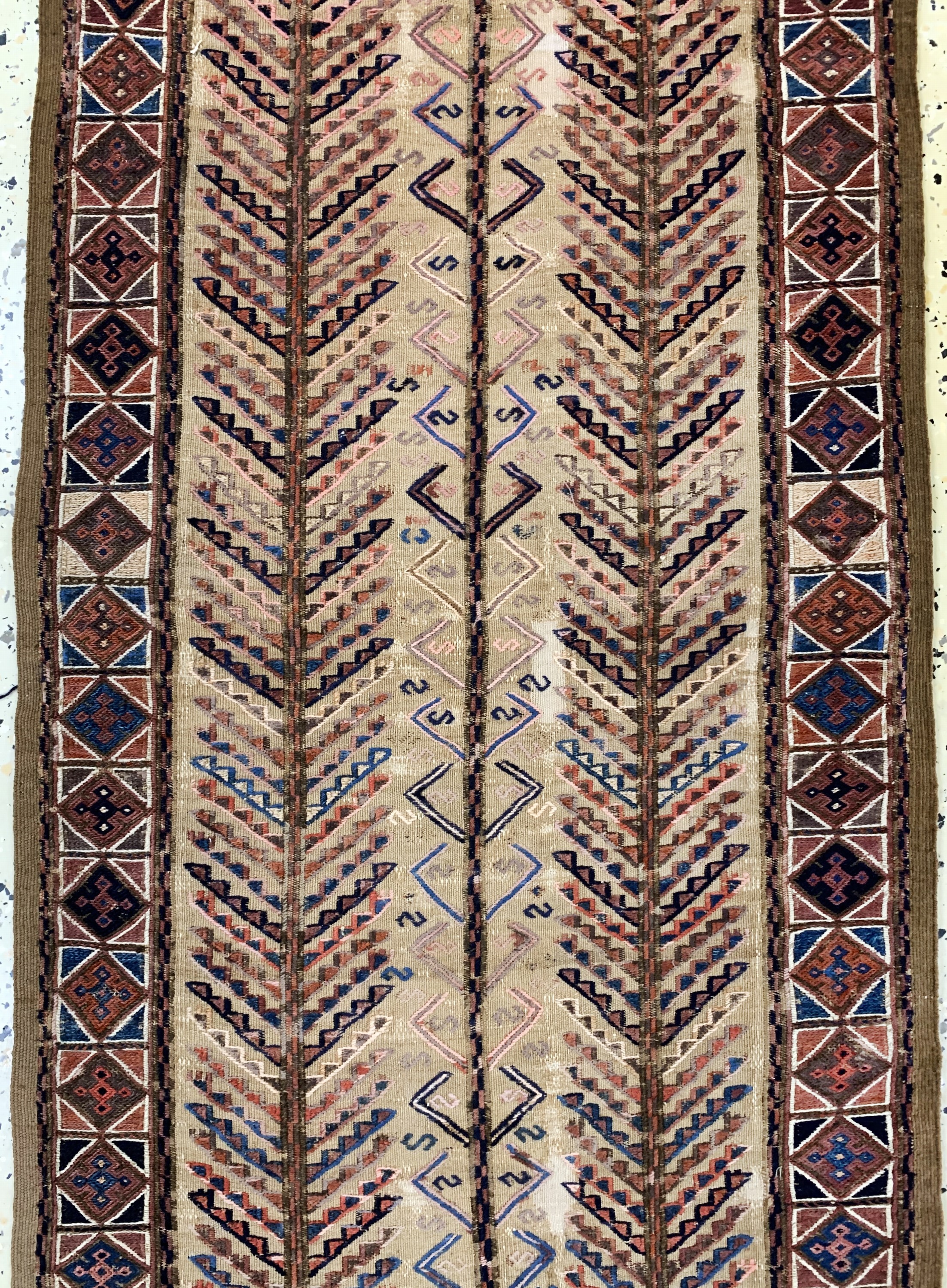 Detail b: Belutsch Kelim Persien, Flachgewebt, um 1900, Wolle auf Wolle, ca. 190 x 63 cm, EHZ: 3(geflickt)