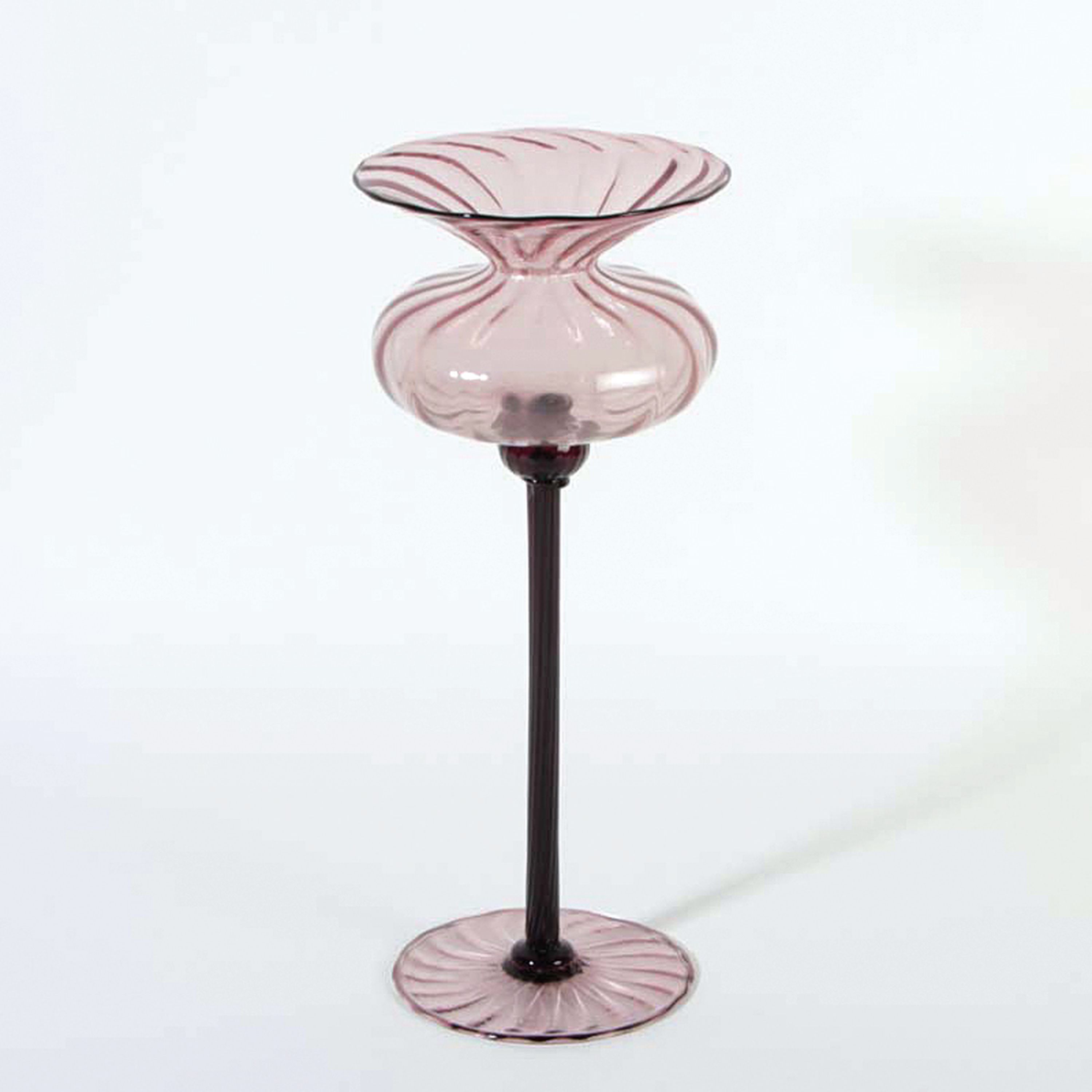 Soffiato Glas, Vittorio Zecchin (1878-1947), mundgeblasenes rosa Glas mit violettem Stiel, H. ca. 32cm