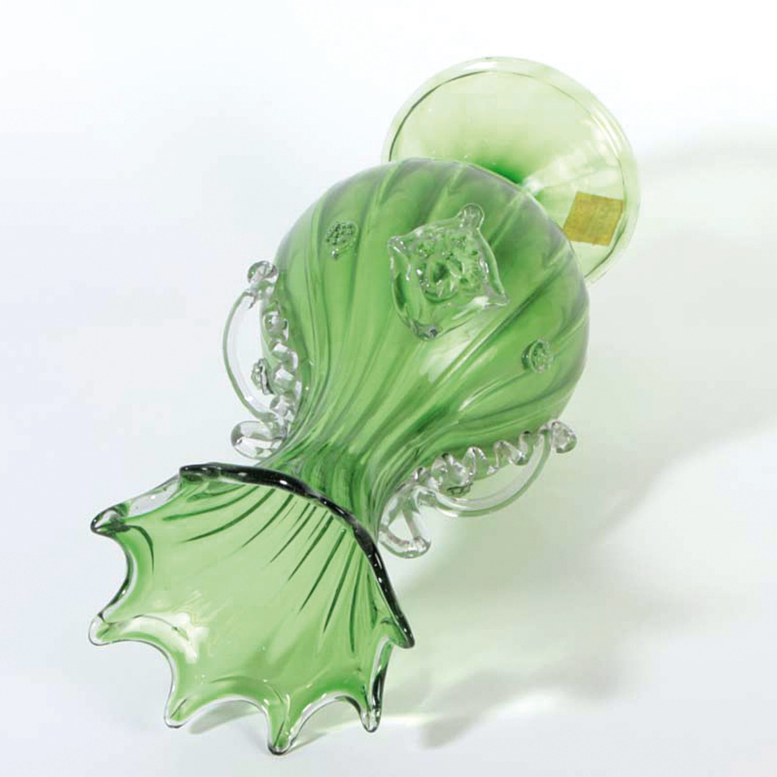 Detail a: Vase, Murano, Salviati oder Barovier & Toso, um 1915, mundgeblasenes grünes Glas am oberen Rand mehrfach ausgezogen, applizierte Henkel und ...