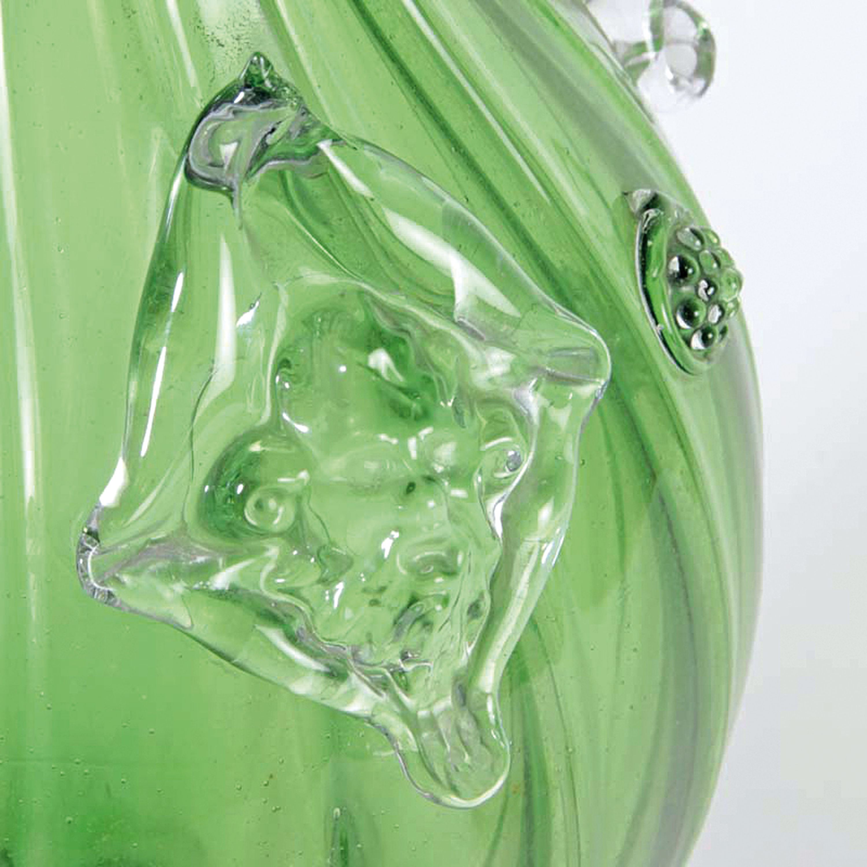 Detail d: Vase, Murano, Salviati oder Barovier & Toso, um 1915, mundgeblasenes grünes Glas am oberen Rand mehrfach ausgezogen, applizierte Henkel und ...