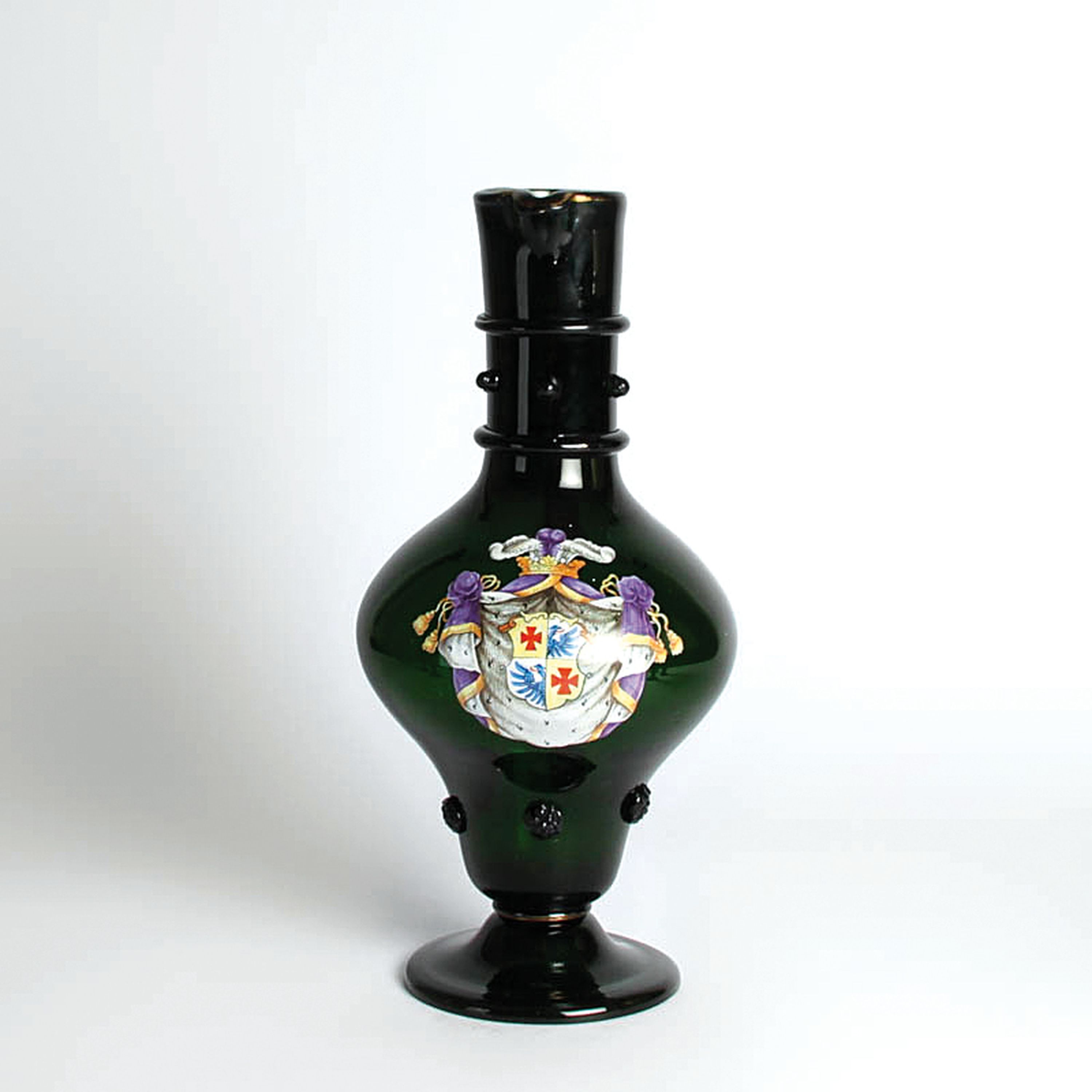 Detail a: Kanne und vier Pokalgläser, deutsch, um 1890, grünes Glas mit bunter Emailmalerei von Wappen und verschiedenen Sinnsprüchen, H. Kanne ca. 33cm, H. ...