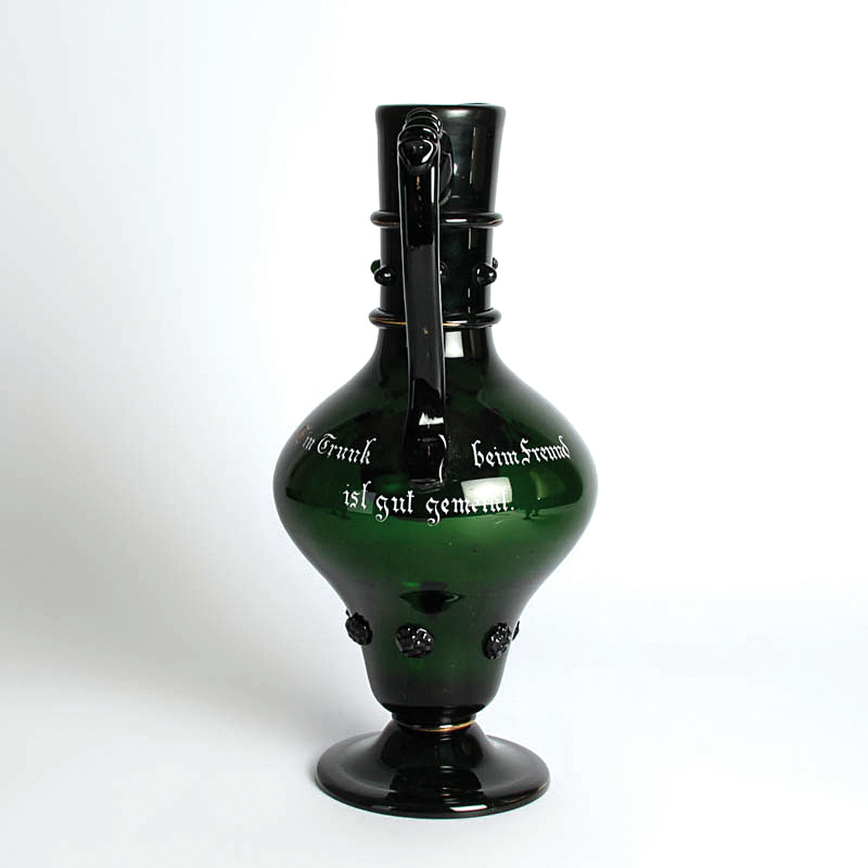 Detail c: Kanne und vier Pokalgläser, deutsch, um 1890, grünes Glas mit bunter Emailmalerei von Wappen und verschiedenen Sinnsprüchen, H. Kanne ca. 33cm, H. ...