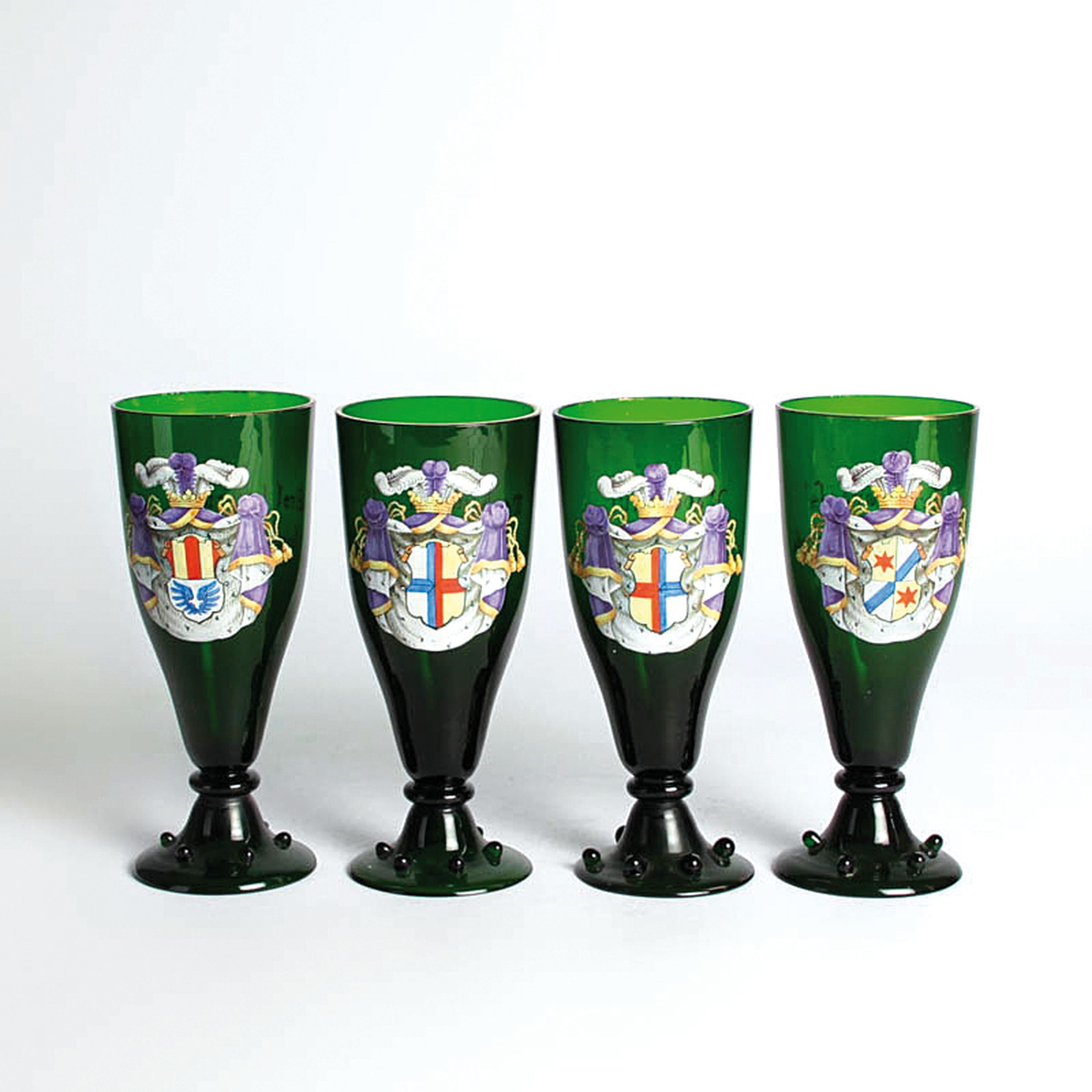 Detail e: Kanne und vier Pokalgläser, deutsch, um 1890, grünes Glas mit bunter Emailmalerei von Wappen und verschiedenen Sinnsprüchen, H. Kanne ca. 33cm, H. ...