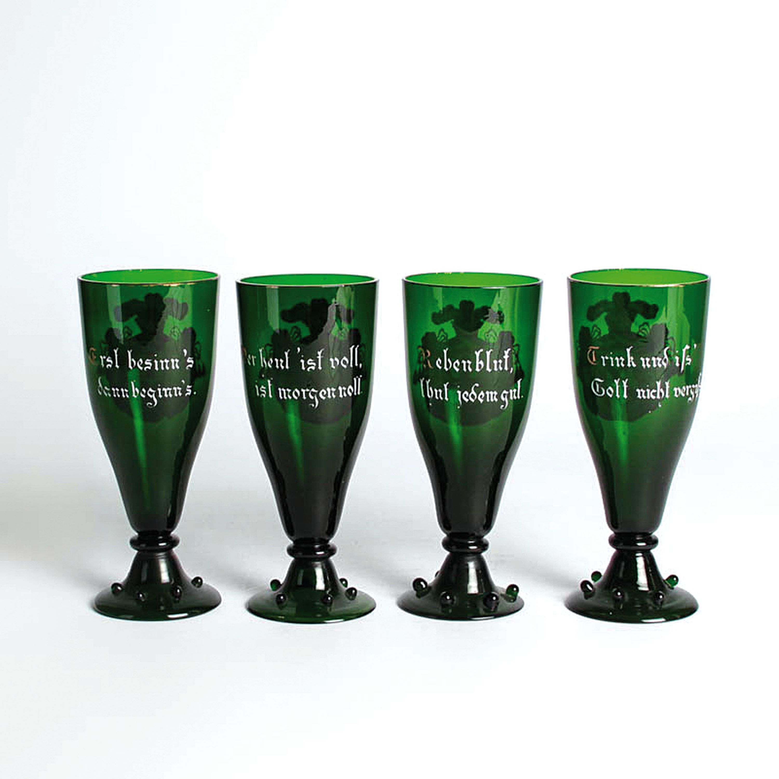 Detail f: Kanne und vier Pokalgläser, deutsch, um 1890, grünes Glas mit bunter Emailmalerei von Wappen und verschiedenen Sinnsprüchen, H. Kanne ca. 33cm, H. ...