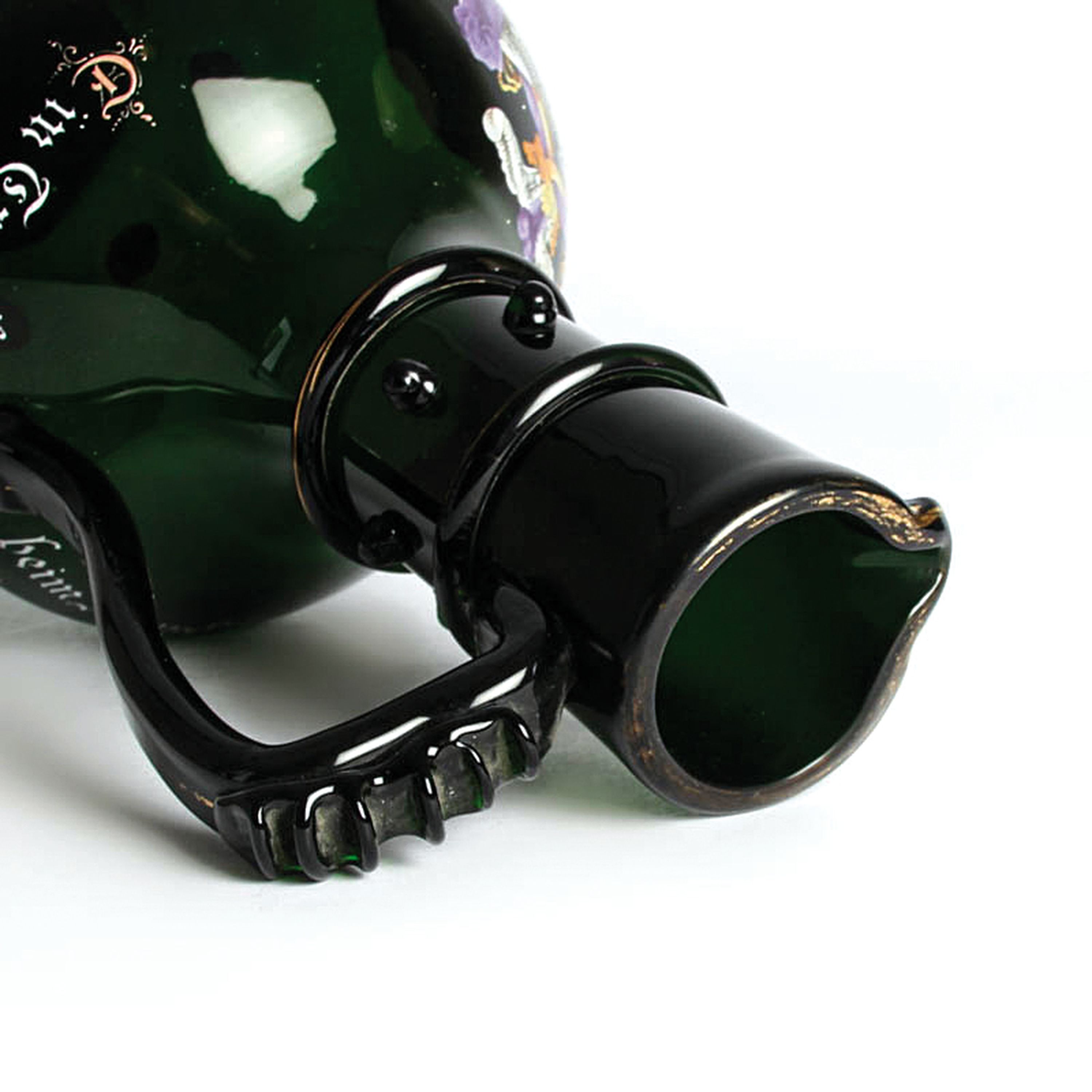 Detail i: Kanne und vier Pokalgläser, deutsch, um 1890, grünes Glas mit bunter Emailmalerei von Wappen und verschiedenen Sinnsprüchen, H. Kanne ca. 33cm, H. ...