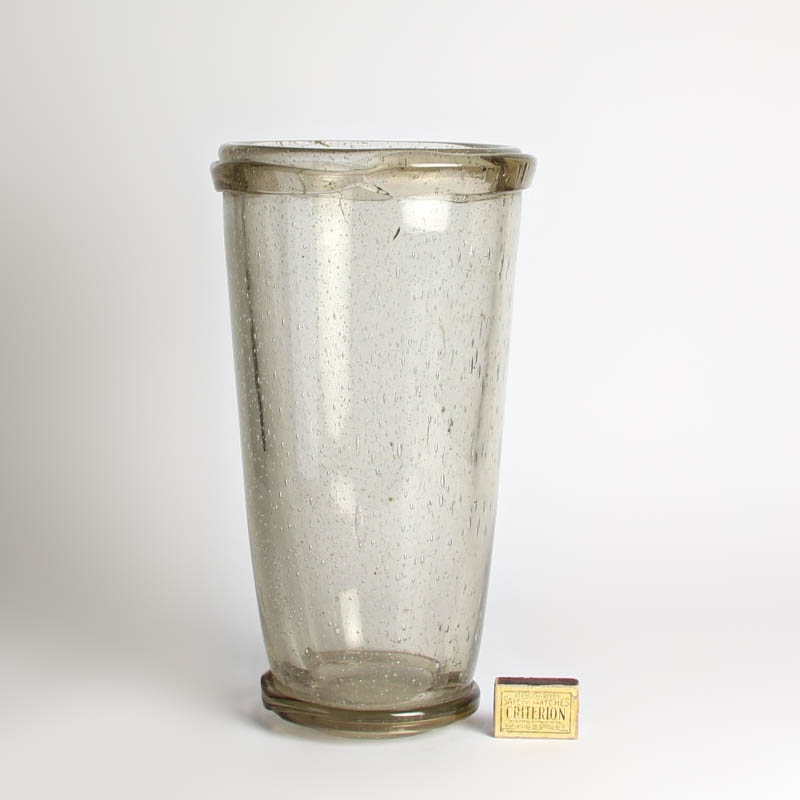 Detail a: Sehr große Vase, Murano, wohl Barovier & Toso, 1960er Jahre, champagnerfarbenes Glas mit eingeschmolzenen Luftblasen und oben und unten mit ...