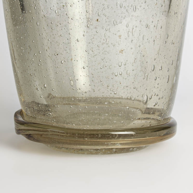 Detail c: Sehr große Vase, Murano, wohl Barovier & Toso, 1960er Jahre, champagnerfarbenes Glas mit eingeschmolzenen Luftblasen und oben und unten mit ...