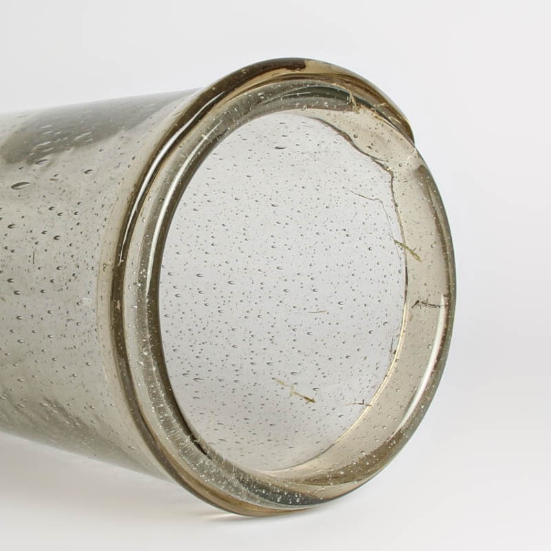 Detail e: Sehr große Vase, Murano, wohl Barovier & Toso, 1960er Jahre, champagnerfarbenes Glas mit eingeschmolzenen Luftblasen und oben und unten mit ...