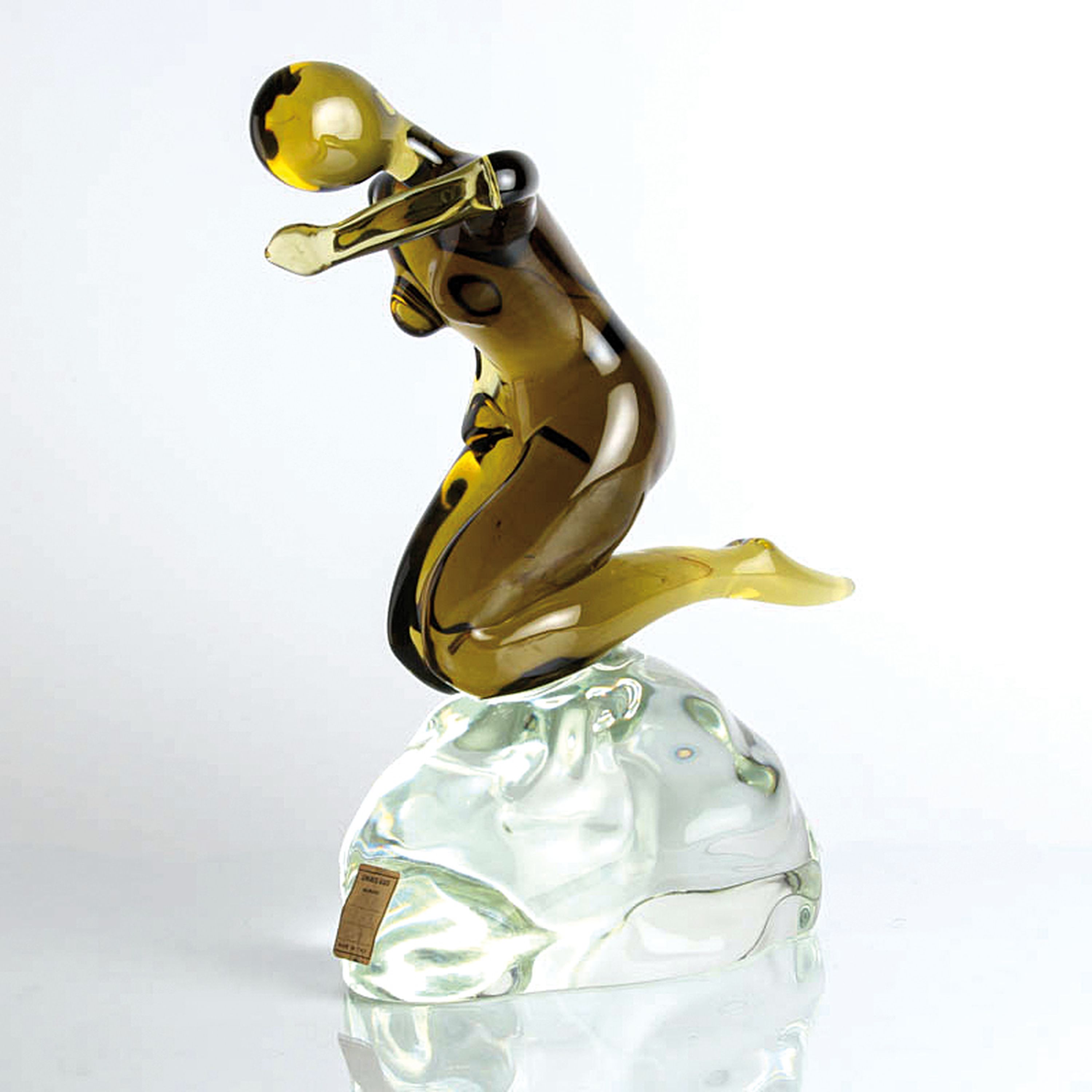 Detail b: Zwei Glasskulpturen weibliche Akte, Ermanno Nason für Cenedese, Murano, abstrakter Akt in grün getöntem Glas H. 36 cm; Akt auf Stein kniend, ...