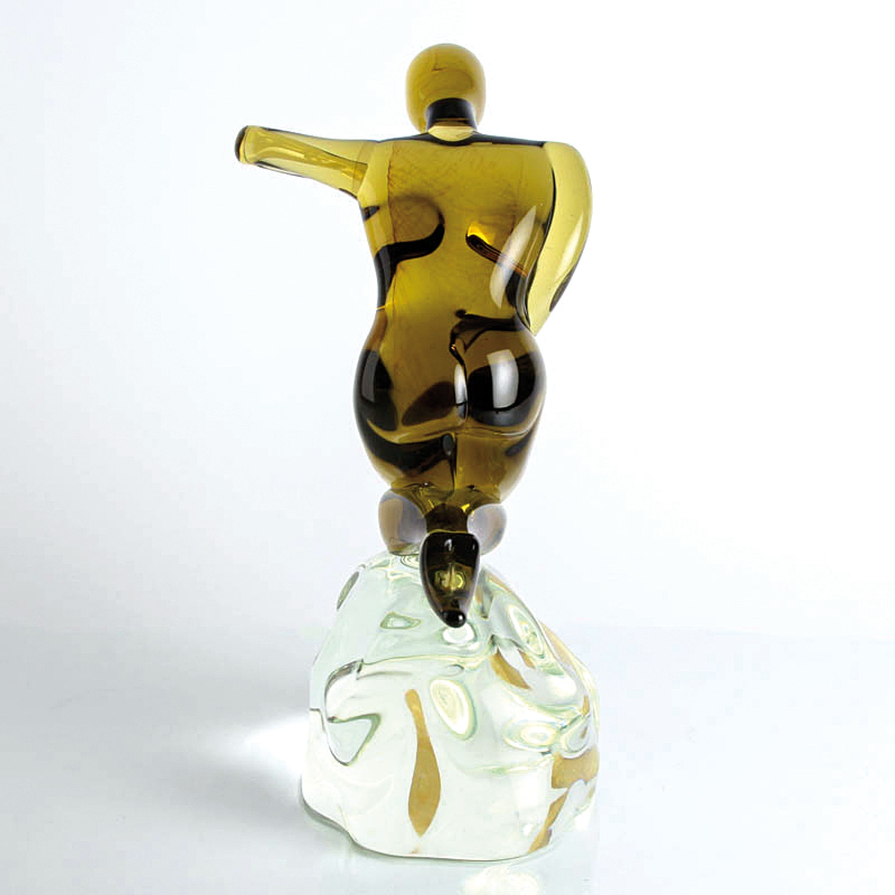 Detail c: Zwei Glasskulpturen weibliche Akte, Ermanno Nason für Cenedese, Murano, abstrakter Akt in grün getöntem Glas H. 36 cm; Akt auf Stein kniend, ...
