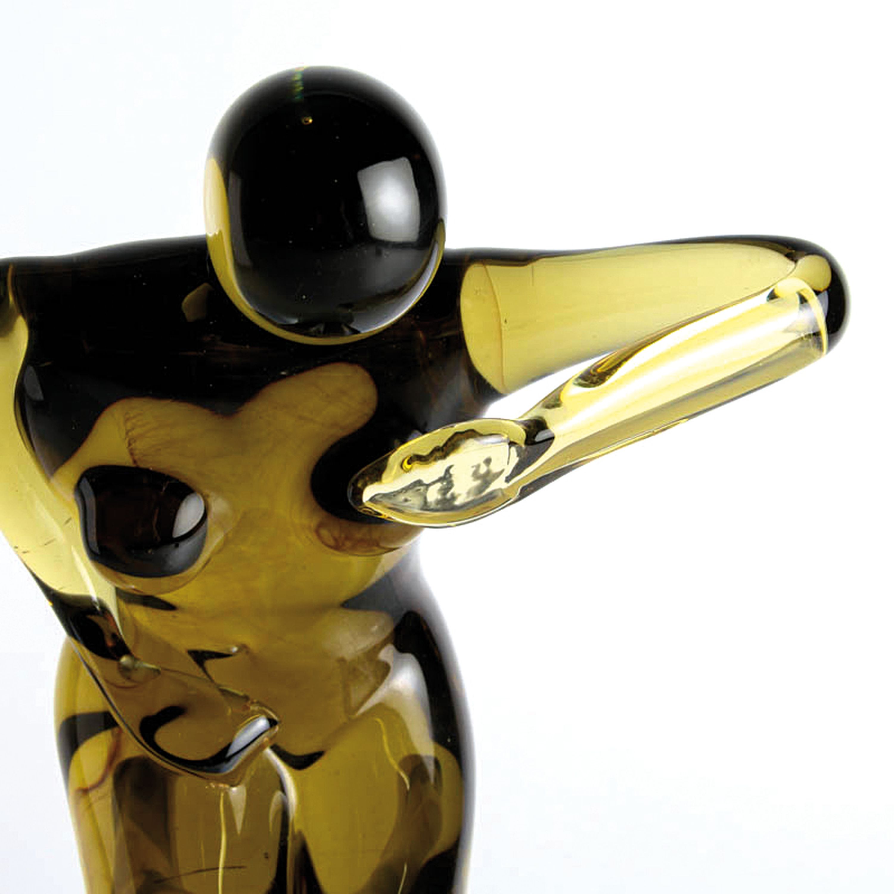 Detail e: Zwei Glasskulpturen weibliche Akte, Ermanno Nason für Cenedese, Murano, abstrakter Akt in grün getöntem Glas H. 36 cm; Akt auf Stein kniend, ...