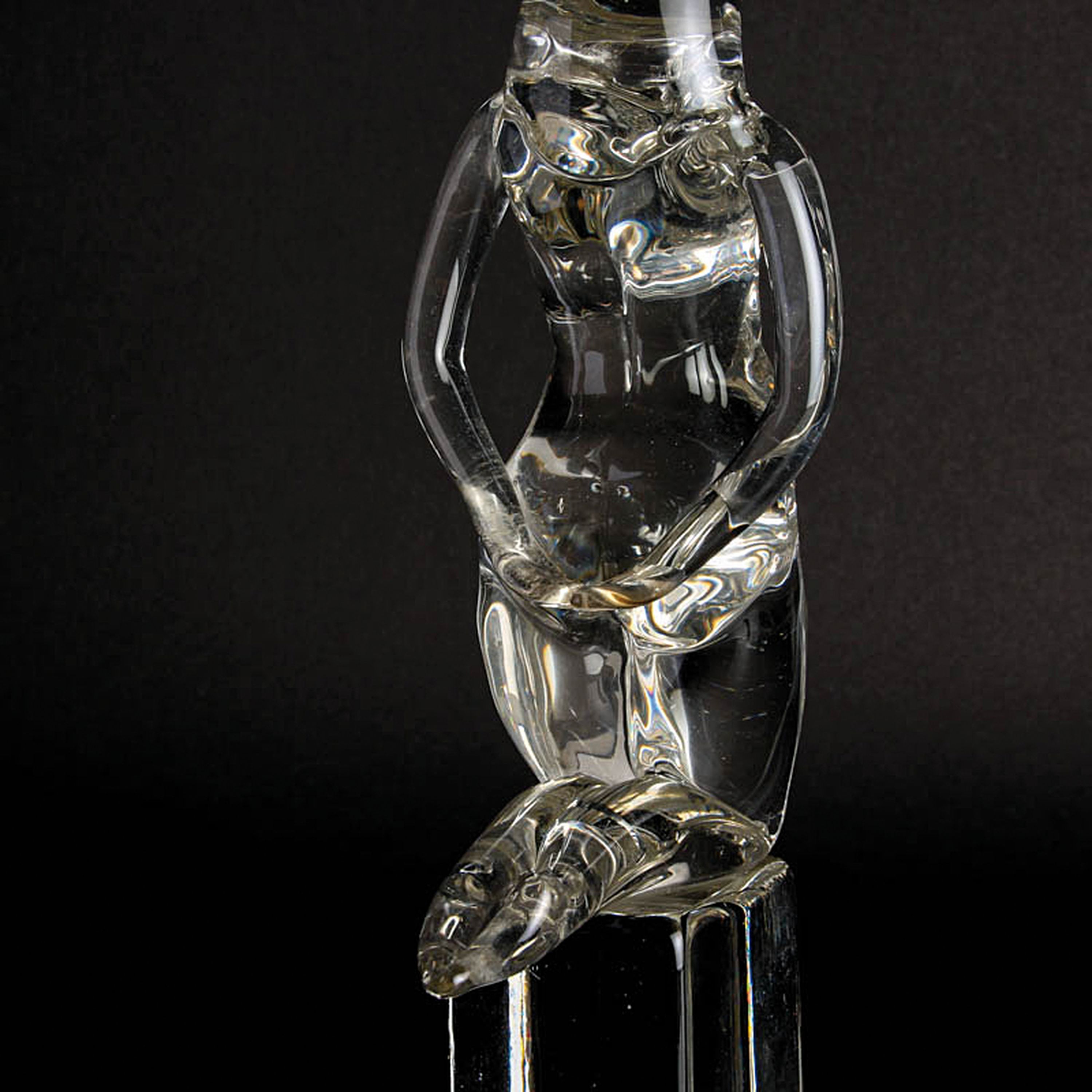 Detail j: Zwei Glasskulpturen weibliche Akte, Ermanno Nason für Cenedese, Murano, farbloses bzw. hellblau getöntes Glas, H. 28 cm