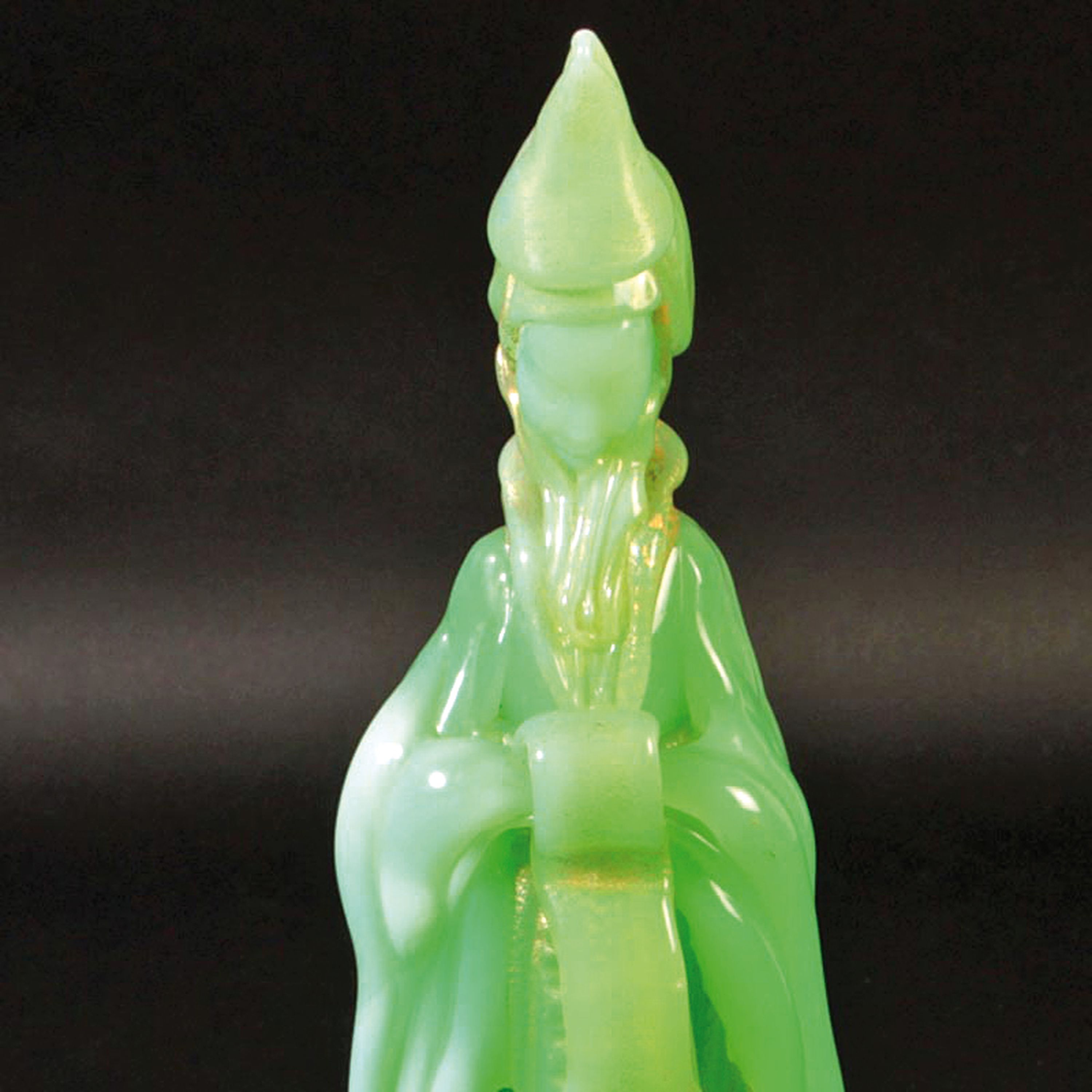 Detail a: Glasskulptur, Ermanno Nason für Cenedese, Murano, opak-grünes jadefarbenes Glas, Darstellung eines asiatischen Gelehrten, mit sparsamer ...