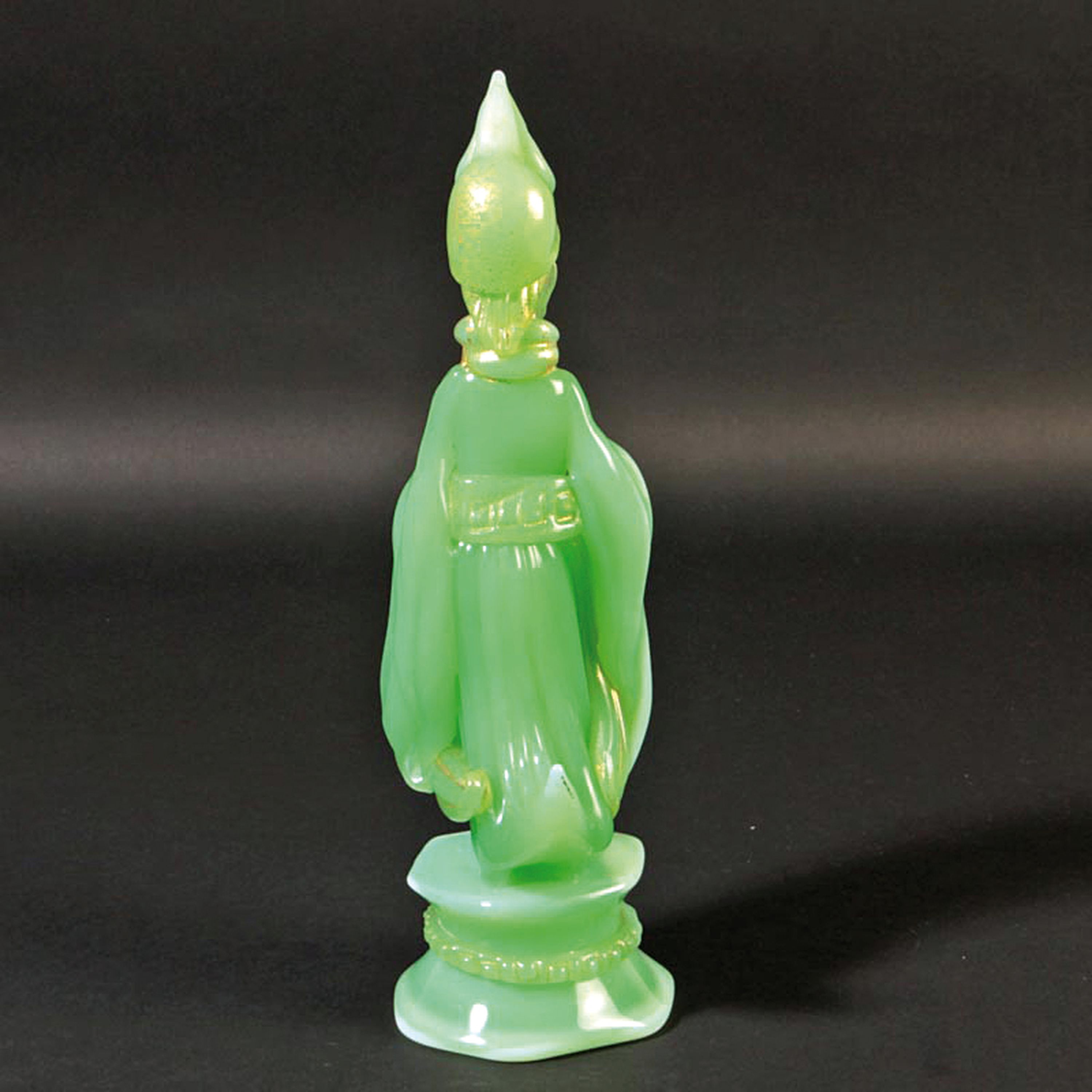 Detail b: Glasskulptur, Ermanno Nason für Cenedese, Murano, opak-grünes jadefarbenes Glas, Darstellung eines asiatischen Gelehrten, mit sparsamer ...